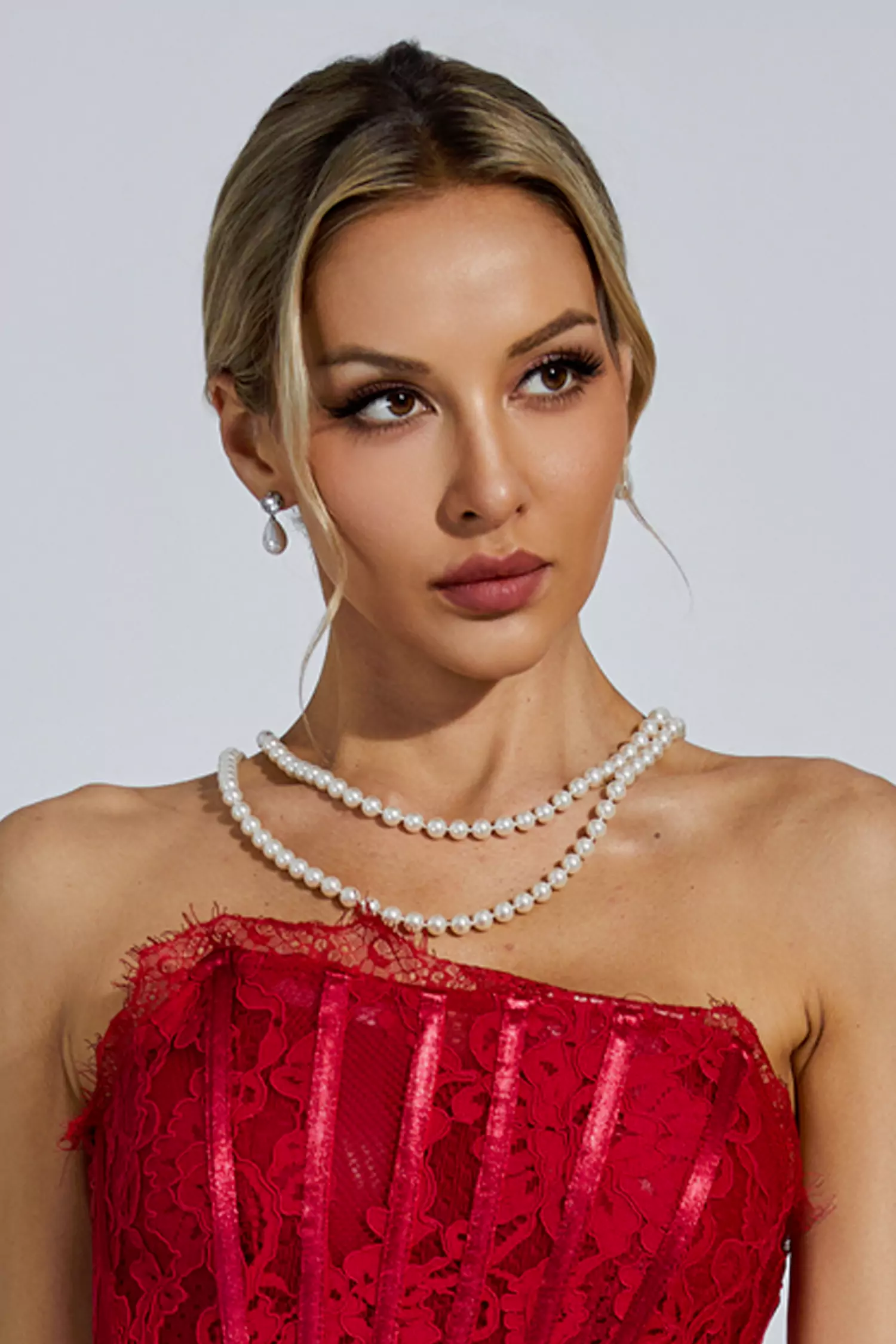Jones White Pearl Necklace