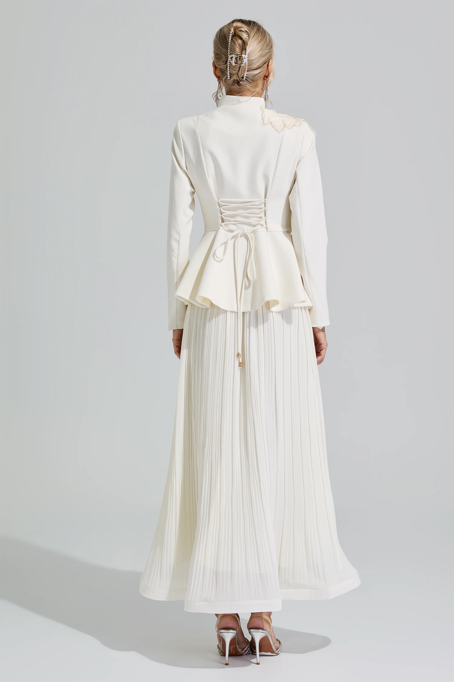 Jindeok White Embroidery Pleated Set