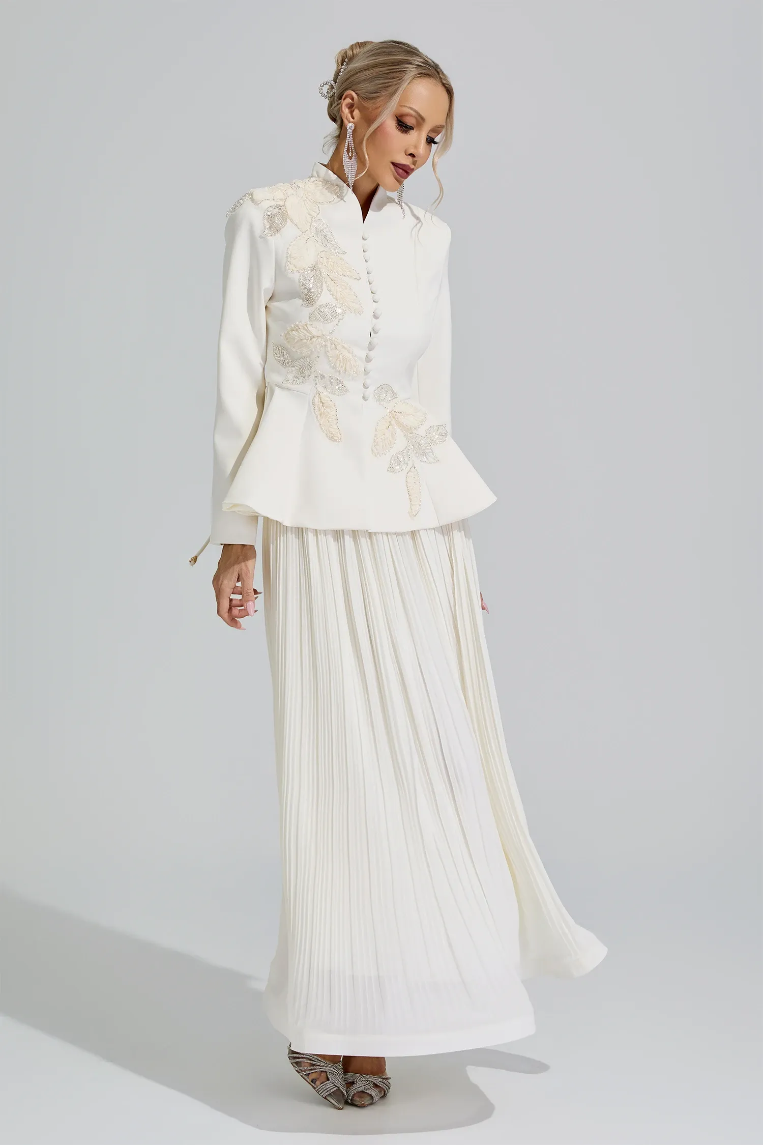 Jindeok White Embroidery Pleated Set