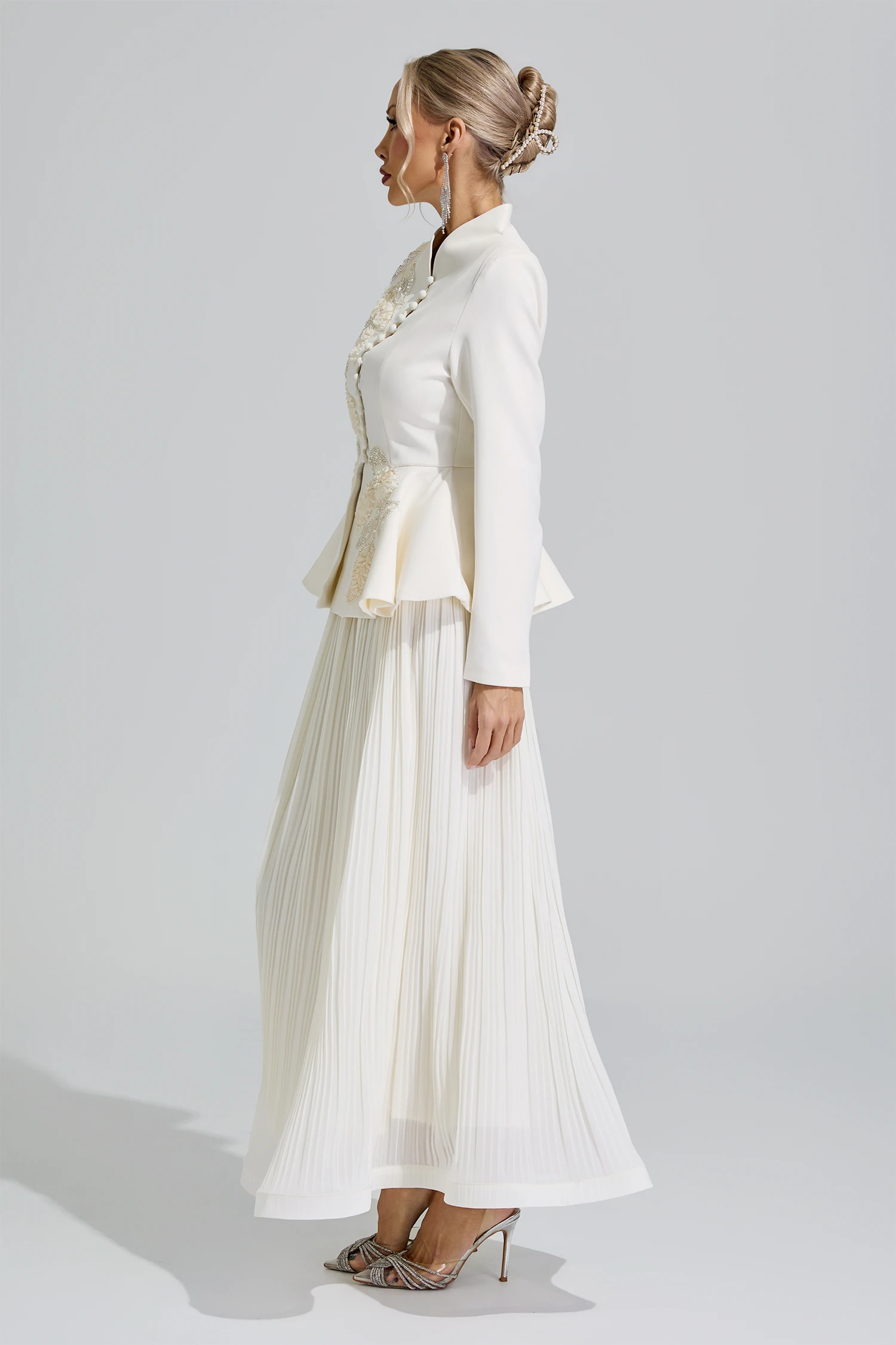 Jindeok White Embroidery Pleated Set