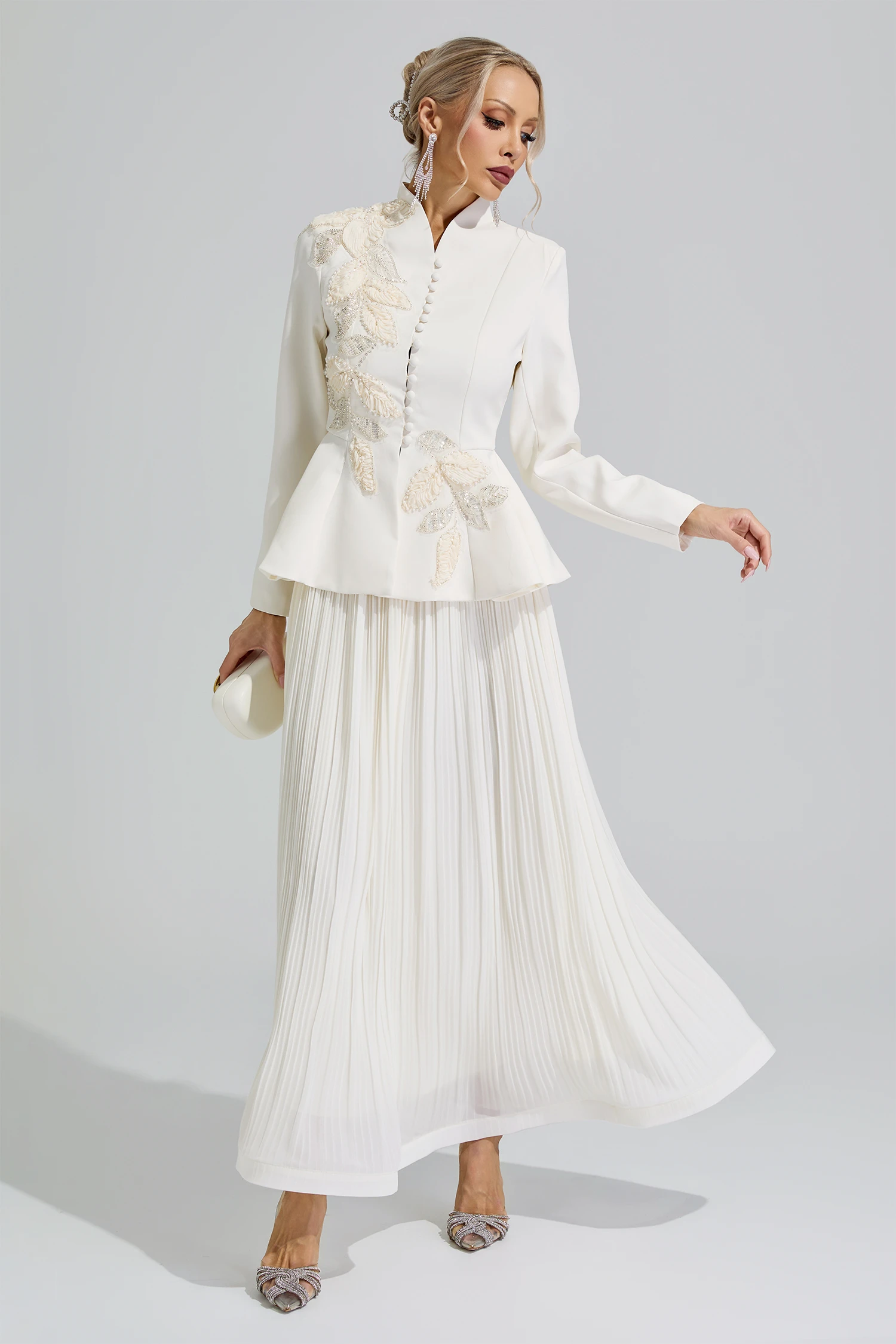 Jindeok White Embroidery Pleated Set