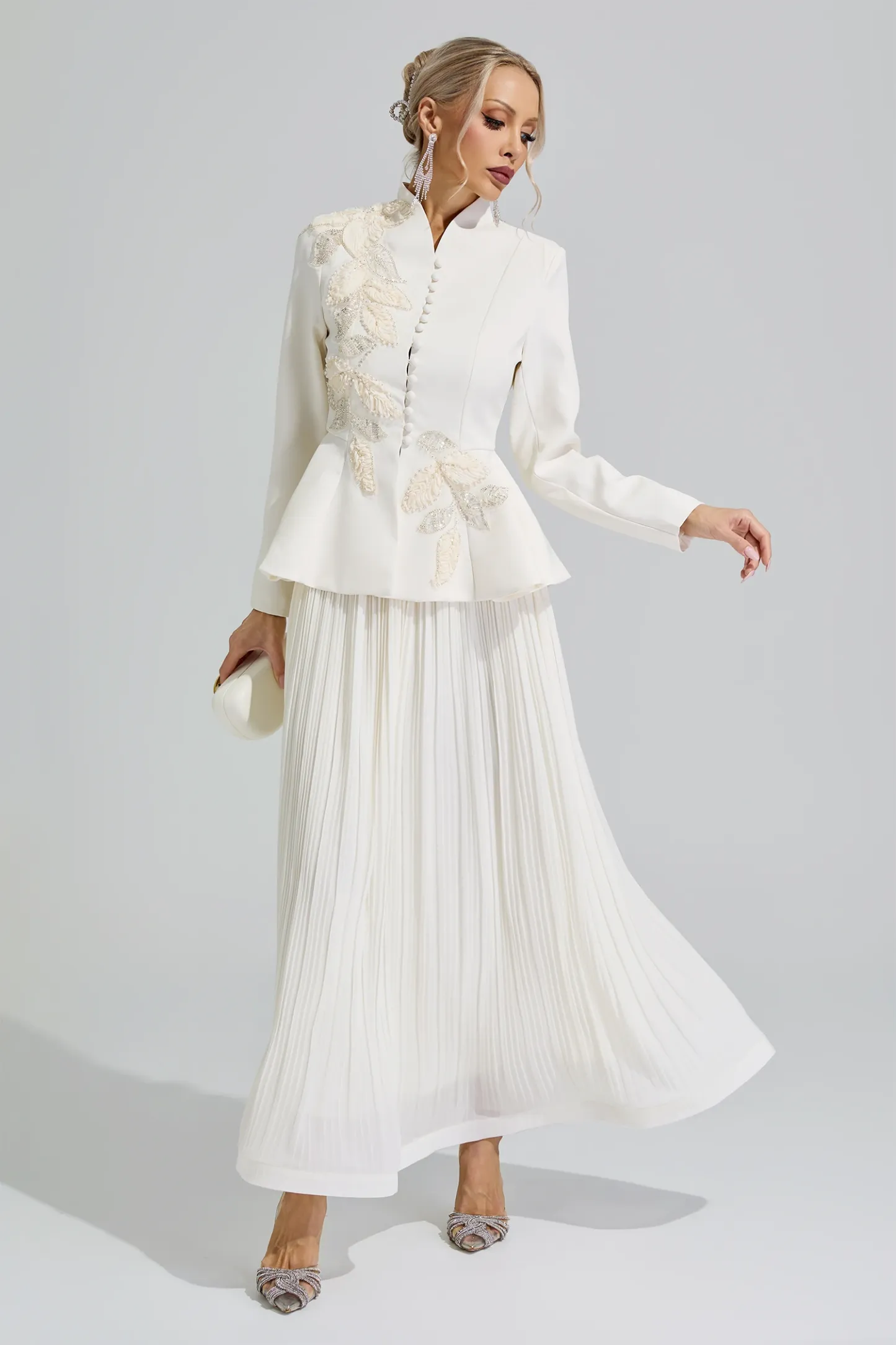 Jindeok White Embroidery Pleated Set