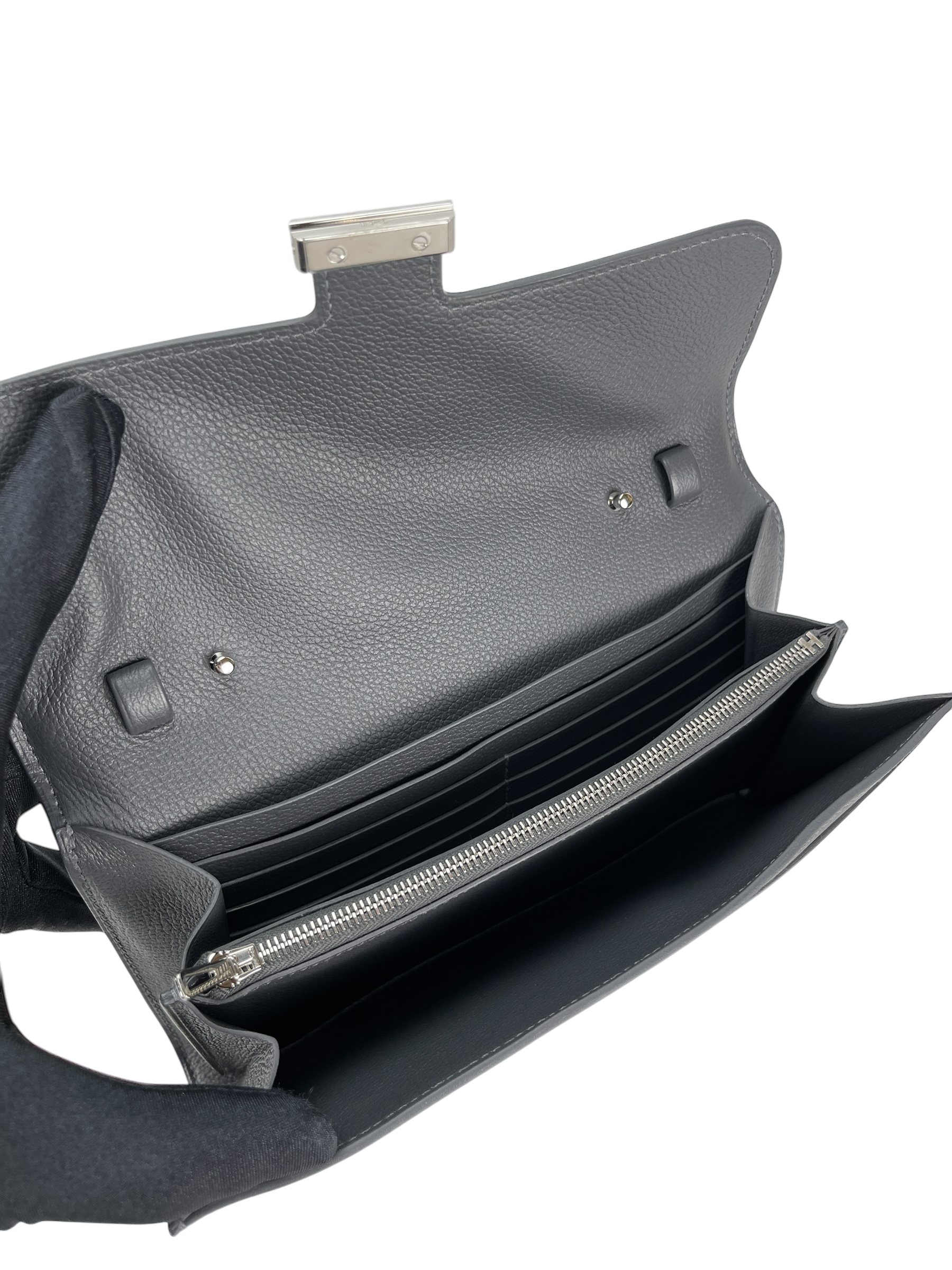 HERMES - Constance to go H0 Gris Misty Evercolor Palladium Hardware 