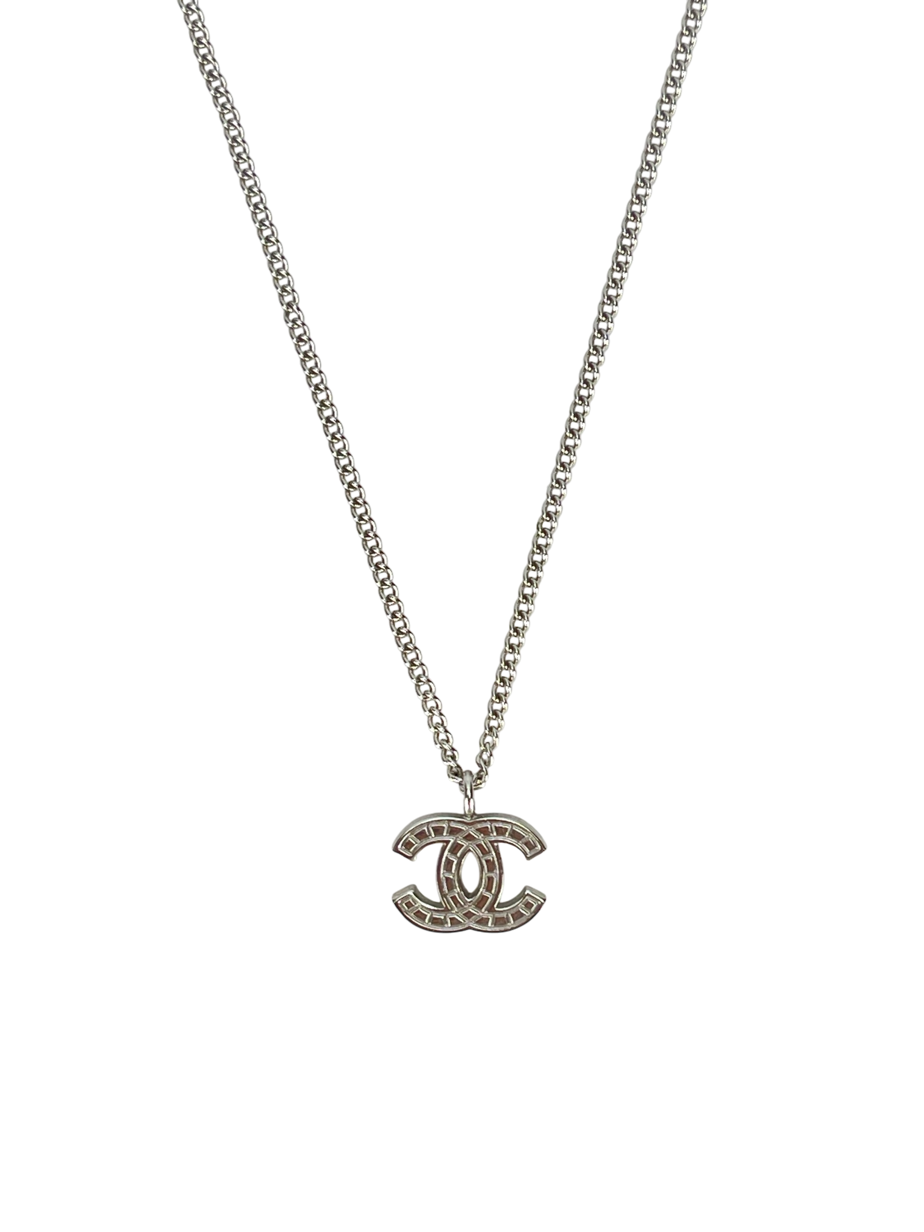 CHANEL - 06V Sliver CC logo Crystal Necklace 