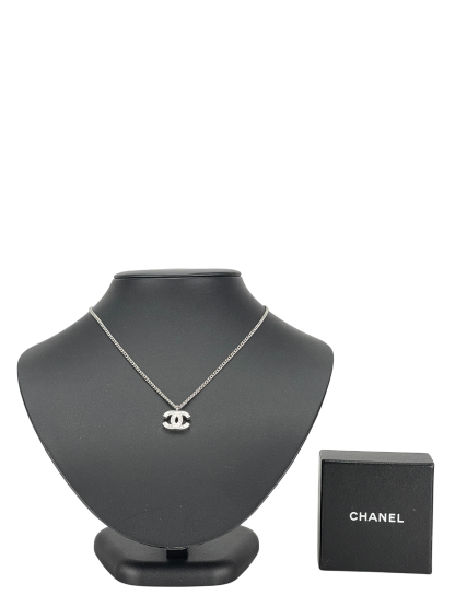 CHANEL - 06V Sliver CC logo Crystal Necklace 