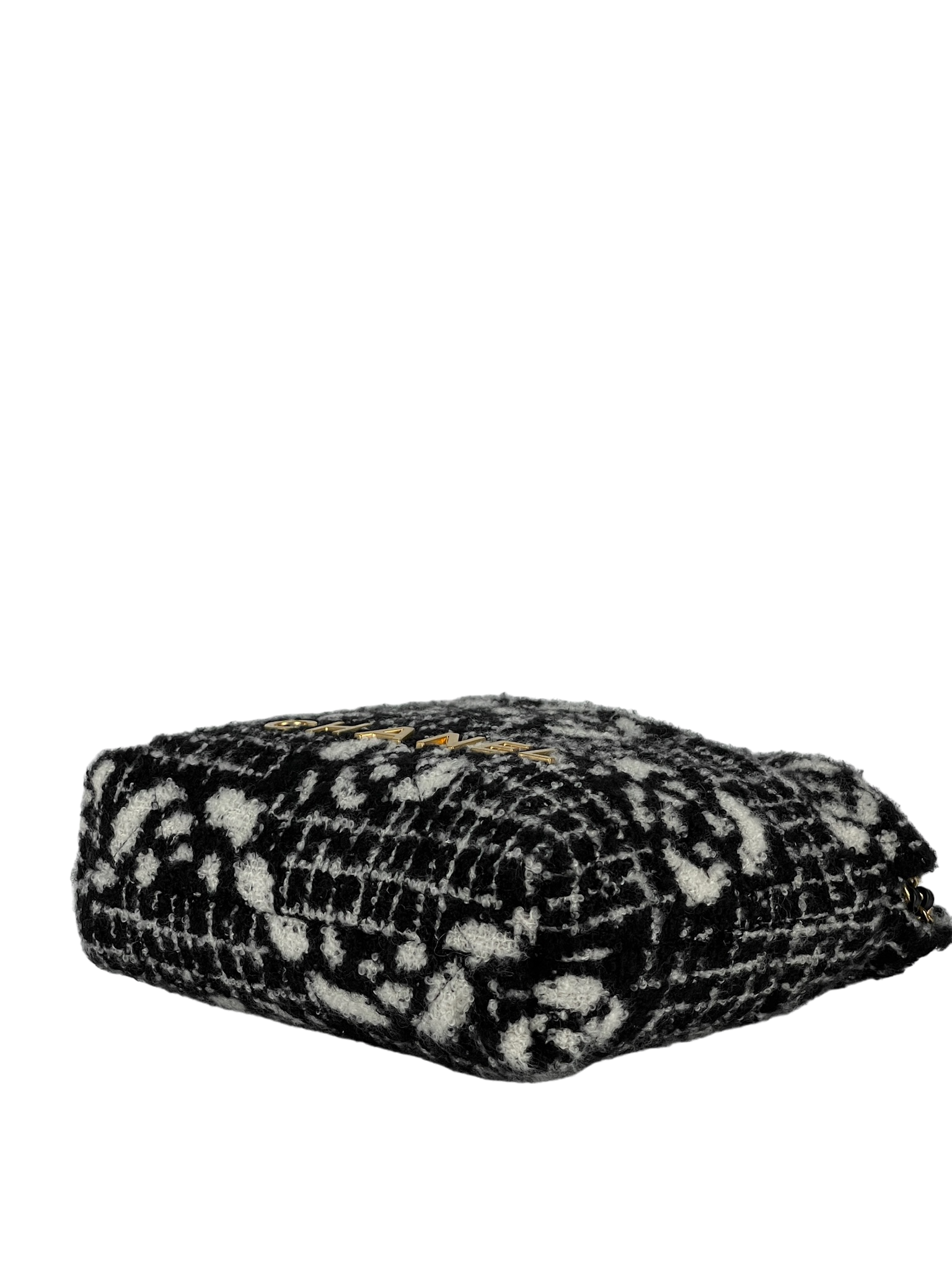 CHANEL - Tweed Camellia Mini 22 Bag