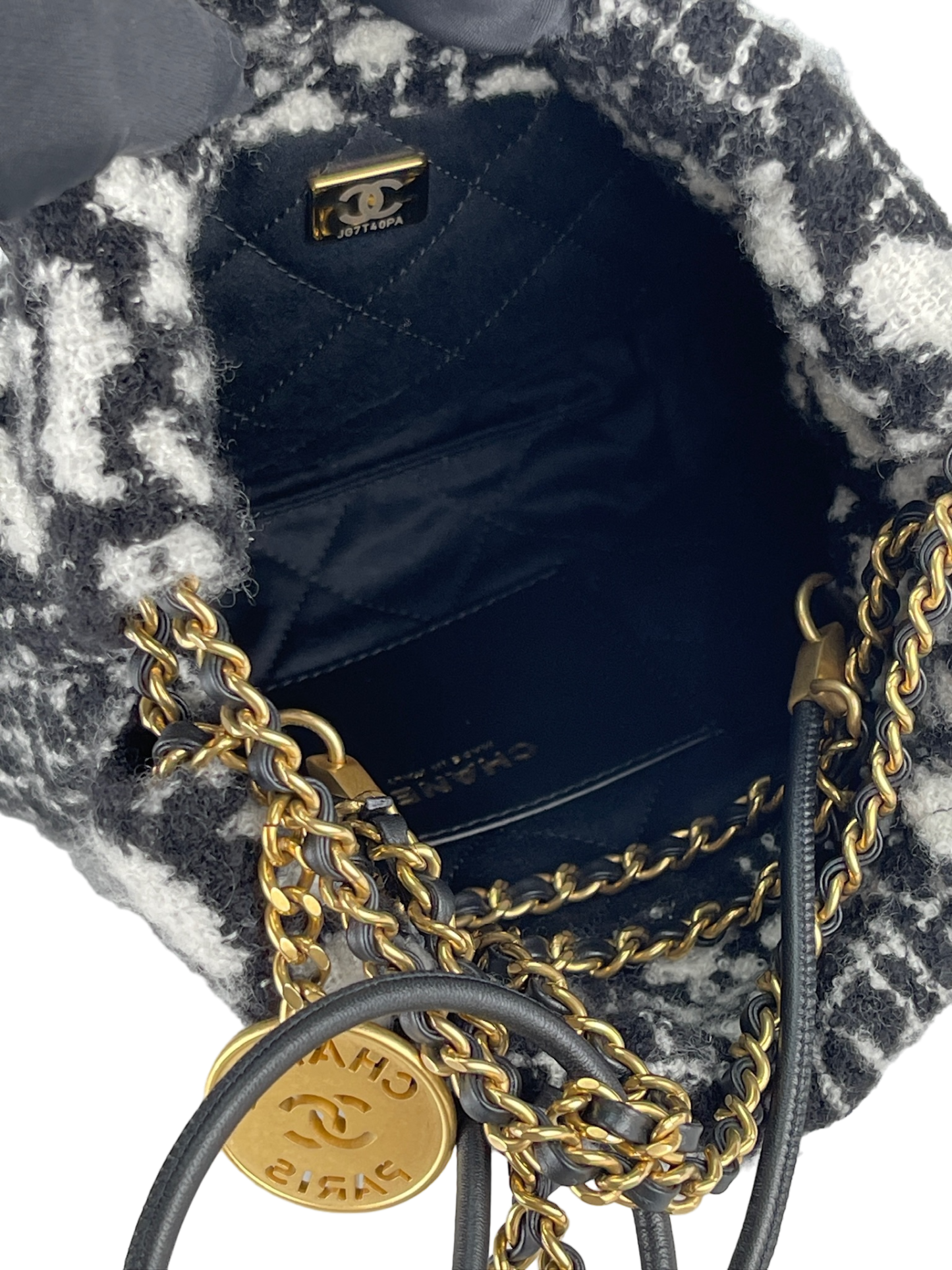 CHANEL - Tweed Camellia Mini 22 Bag
