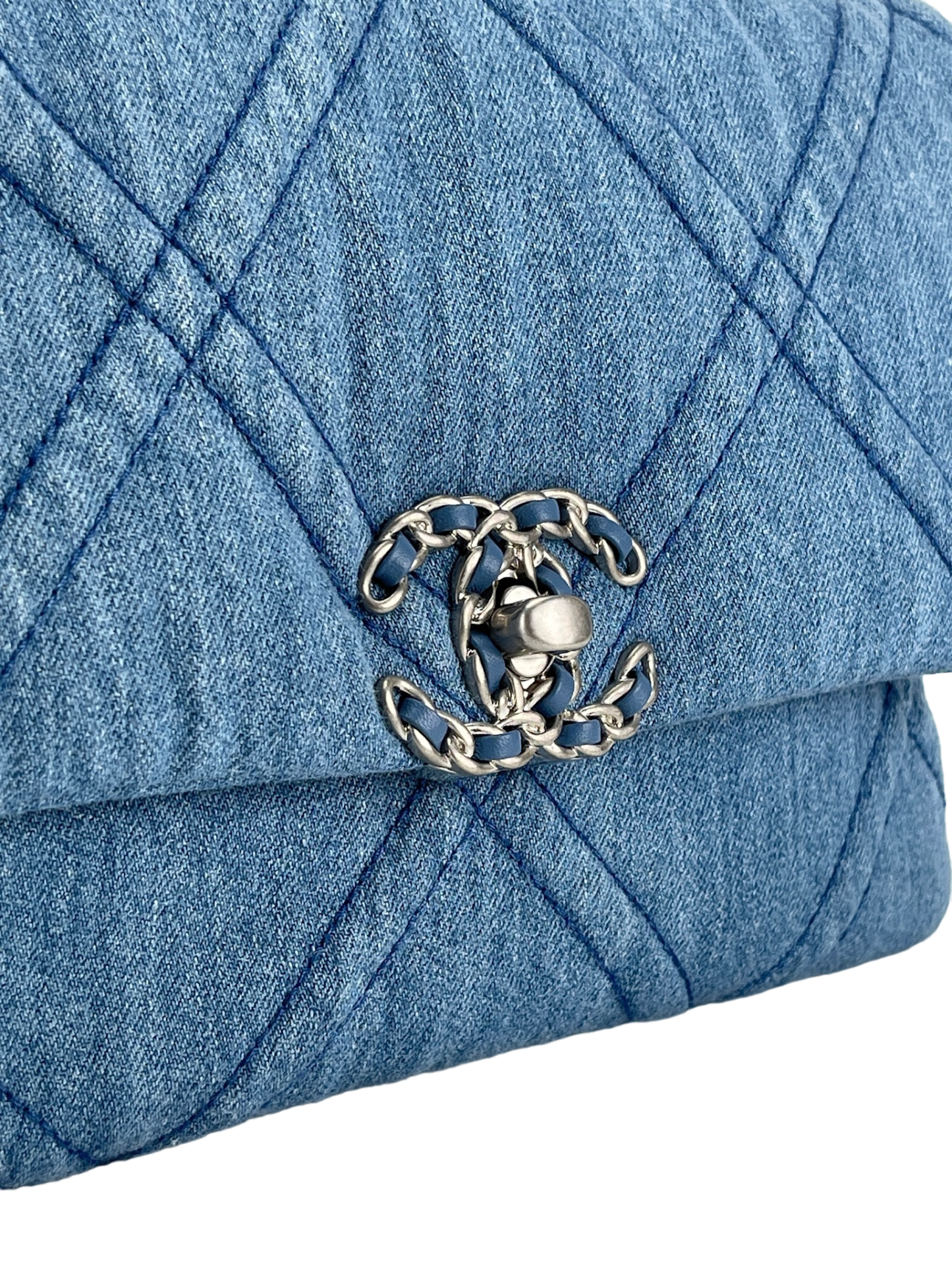 CHANEL - 22P Denim Sliver 19 Bag
