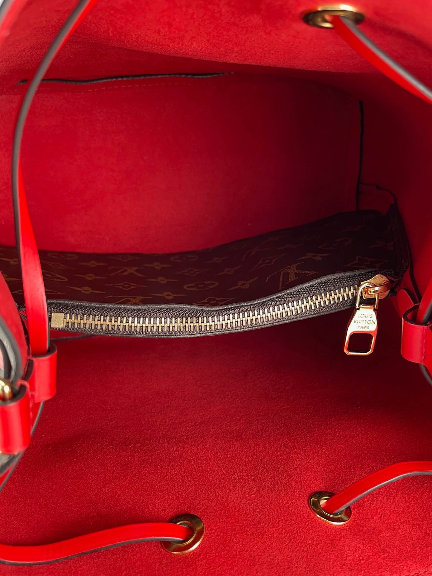 LOUIS VUITTON - Red Neo Bucket MM Shoulder Bag
