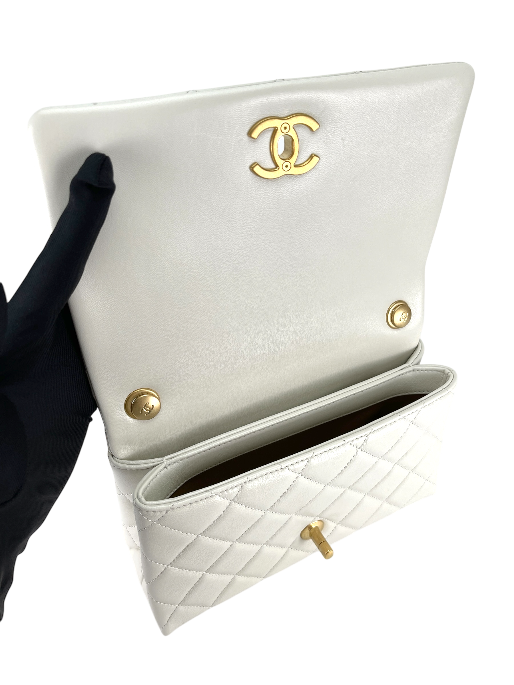 CHANEL - 24A Flap Bag Seasonal Chain White Lambskin Gold Hardware