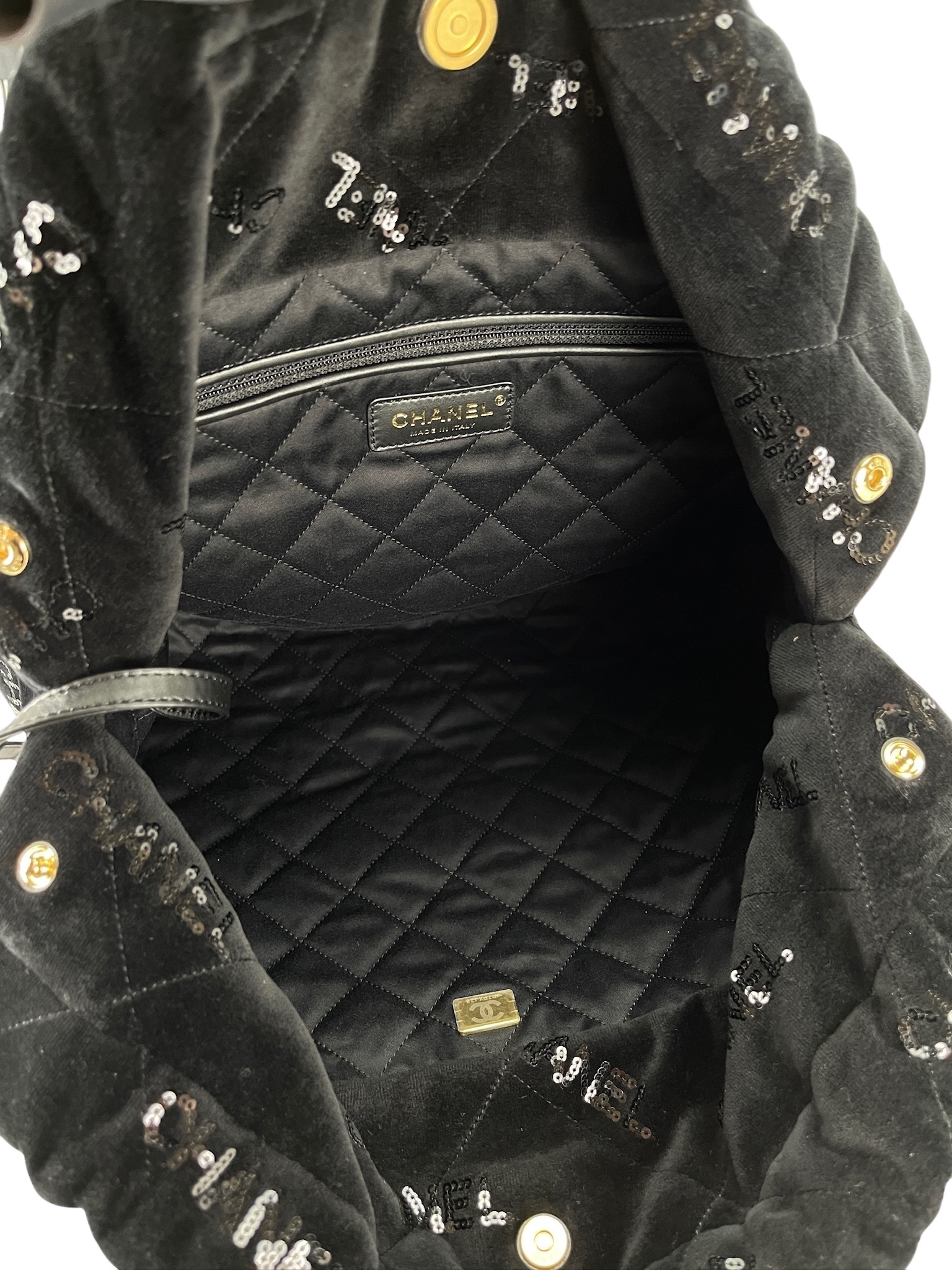 CHANEL - 22 Bag Black Velvet Sequins Medium