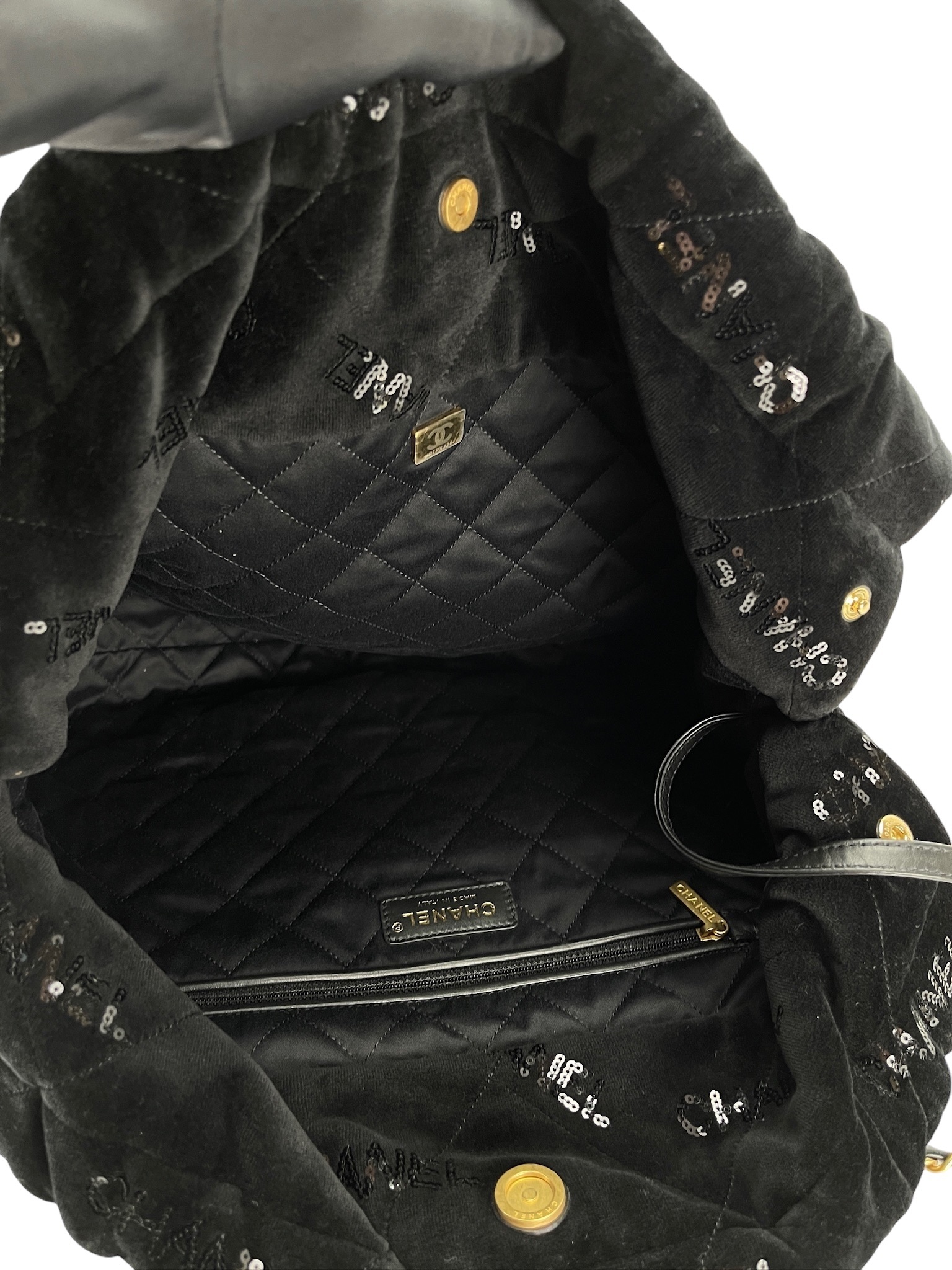 CHANEL - 22 Bag Black Velvet Sequins Medium