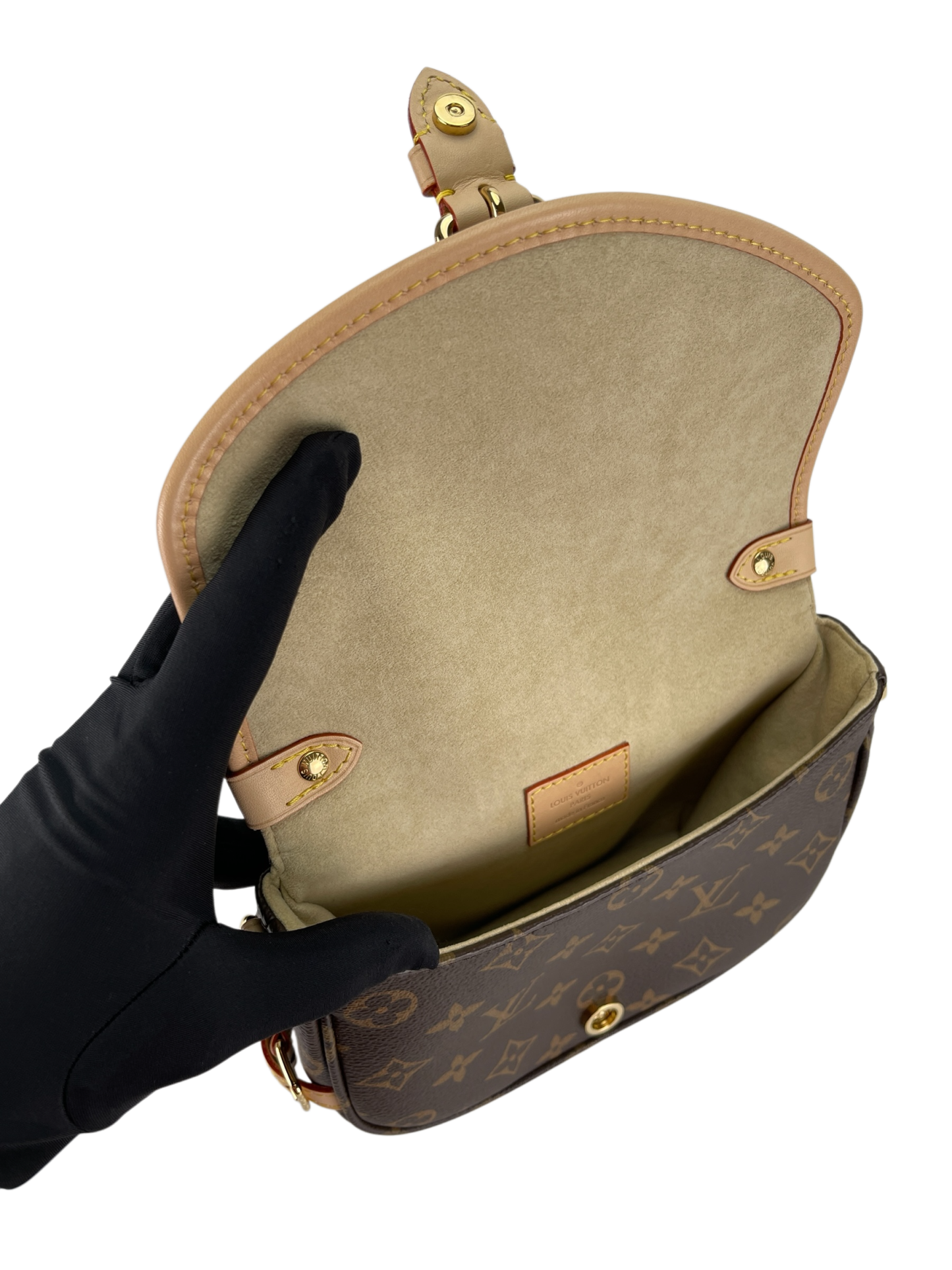 LOUIS VUITTON - Monogram Saumur Messenger Shoulder Bag