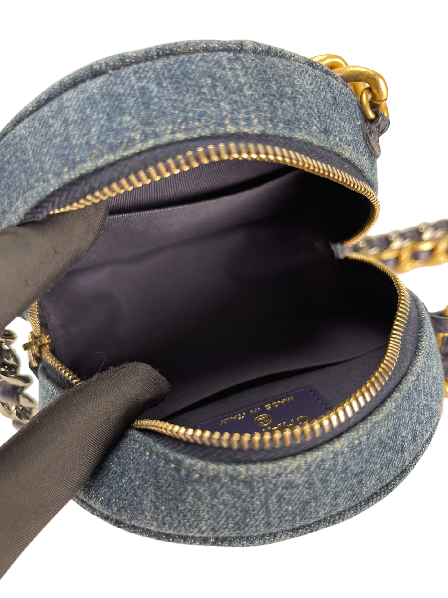 CHANEL - 19 Round Clutch Blue Denim bag