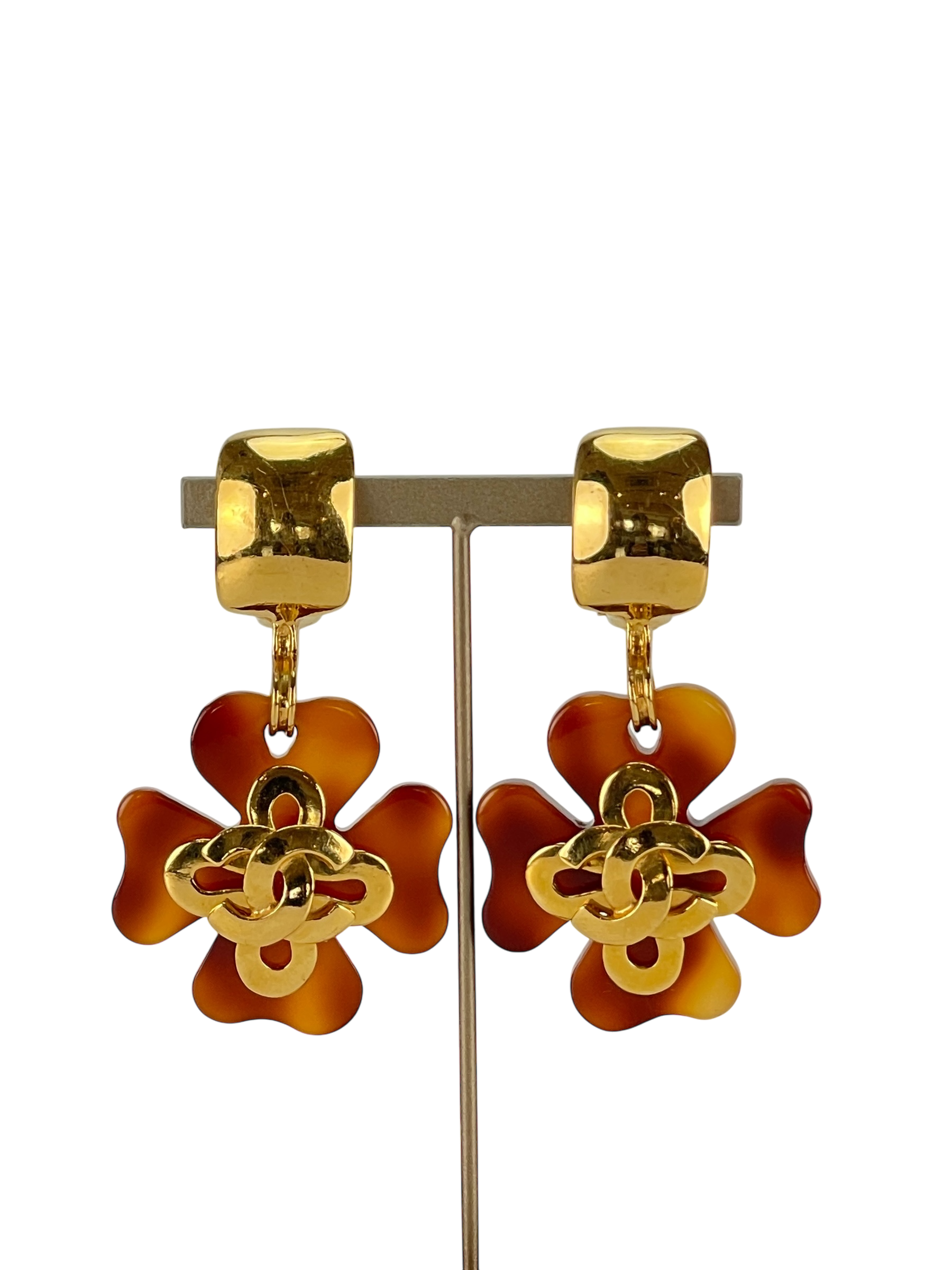 CHANEL - Clover Here Mark Swing Earrings