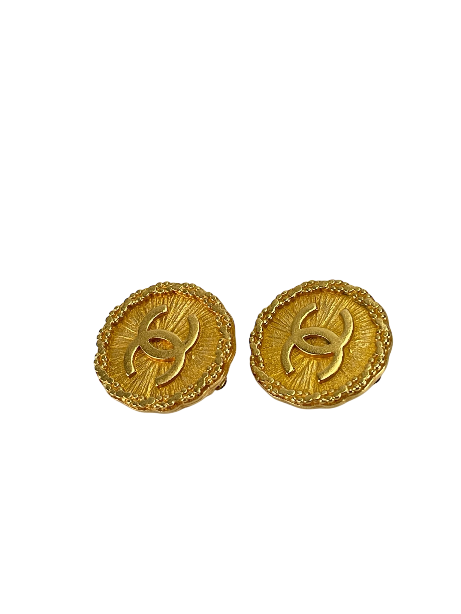 CHANEL - 94P Gold Circle CC Mark Earrings