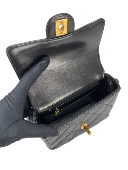 CHANEL - 1994-1996 Black Lambskin Handbag