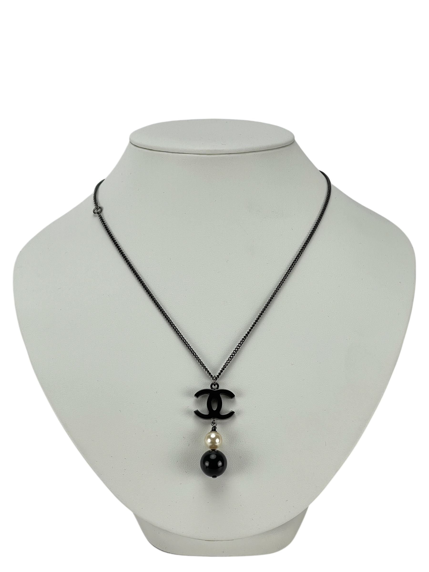 CHANEL - 14B Black Pearl CC Mark Necklace