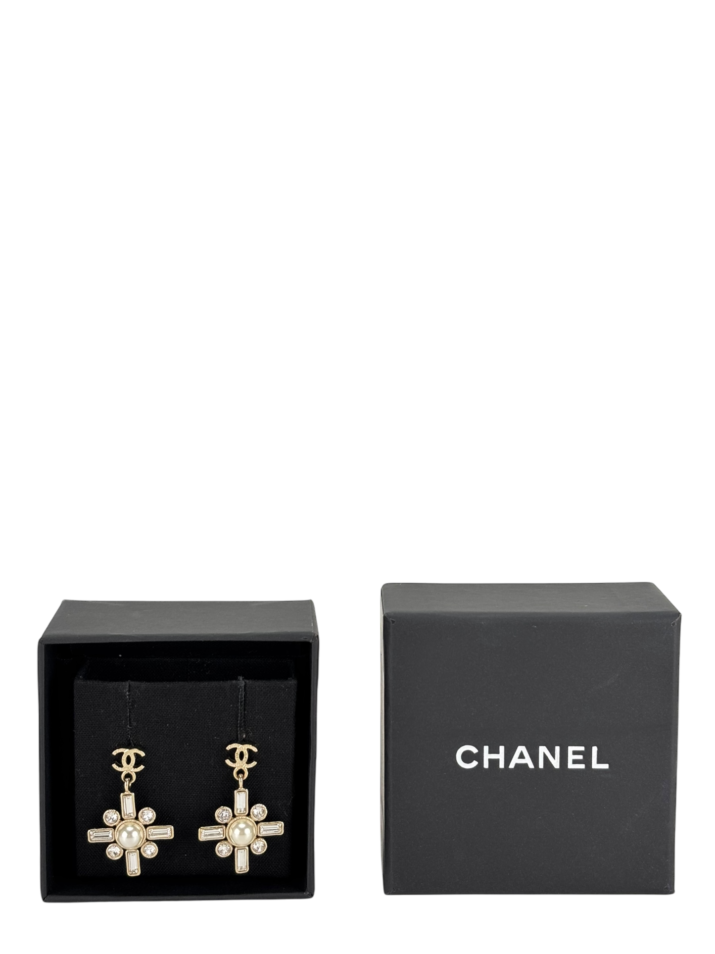 CHANEL - 19S CC Logo Sparkling Earrings