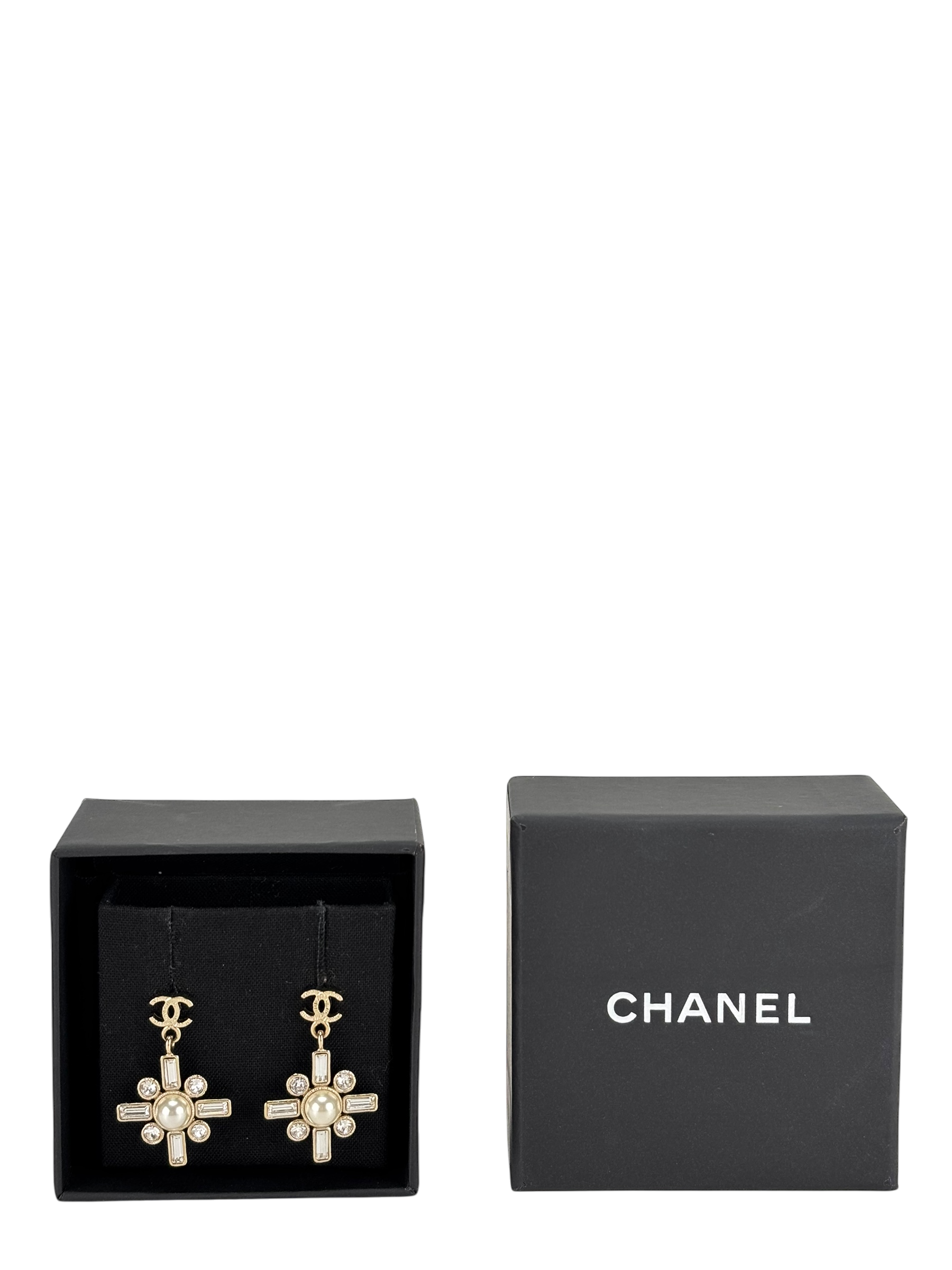 CHANEL - 19S CC Logo Sparkling Earrings