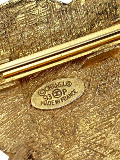 CHANEL - Gold Metal CC Arrow Heart Motif Brooch
