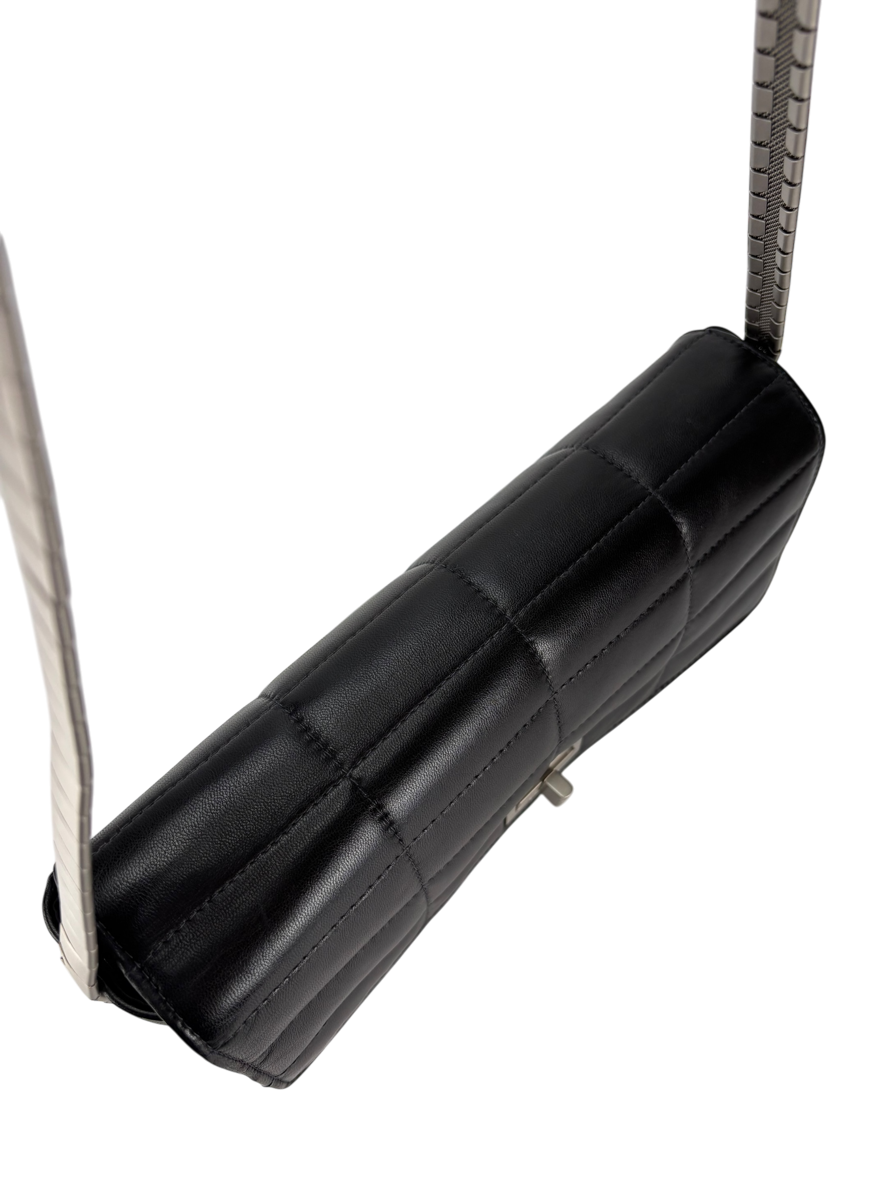 CHANEL - 2.55 Reissue Flap Black Lambskin Classic Handbag