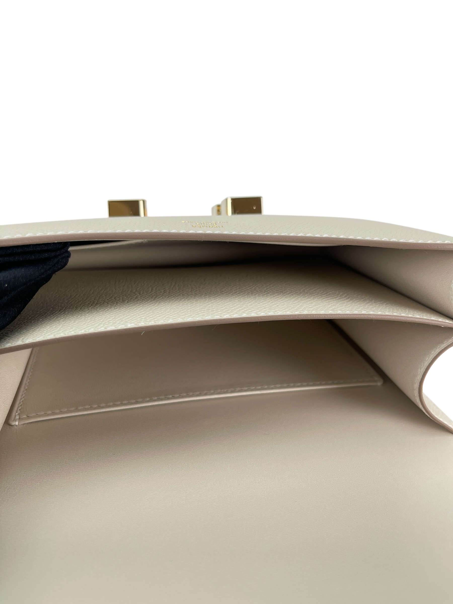 HERMES - Constance Mini 19 Craie Epsom Permabrass Gold Hardware