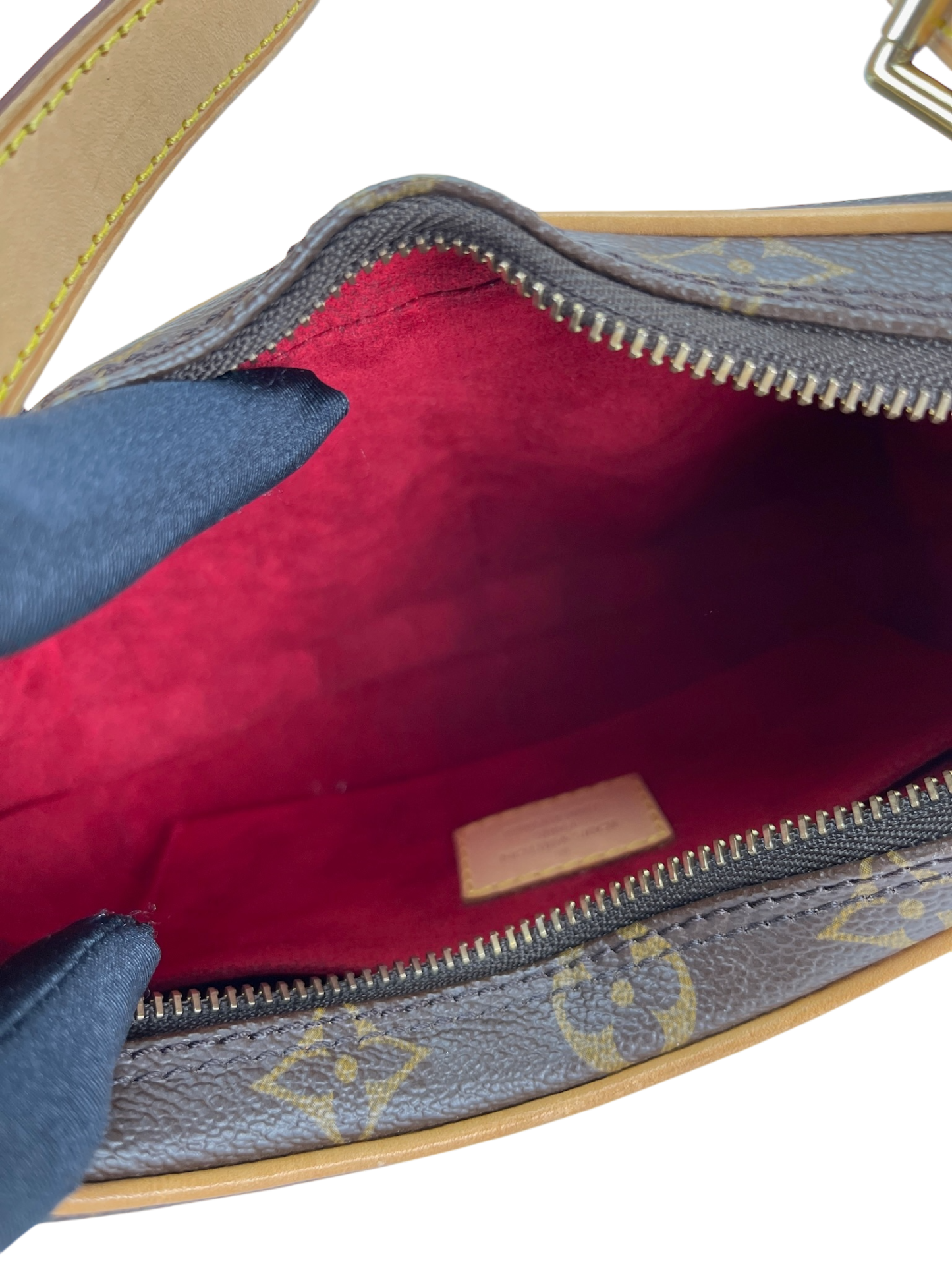 LOUIS VUITTON - Pochette Croissant PM Monogram Canvas