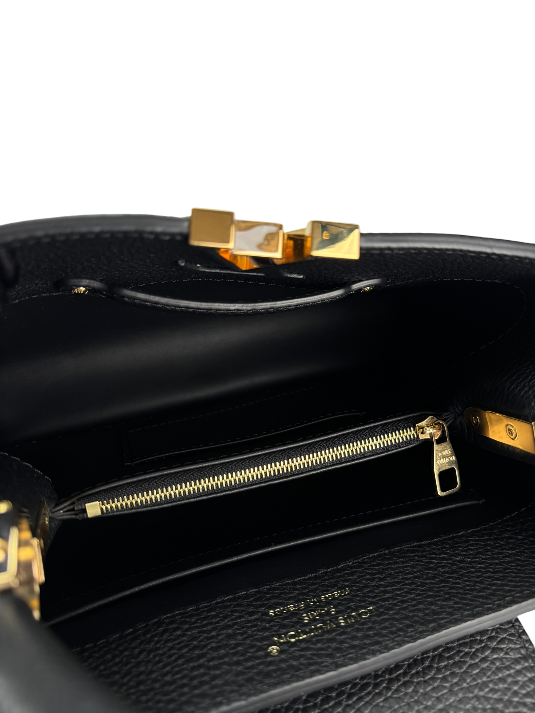LOUIS VUITTON - Capucines BB Noir Handbag M94755