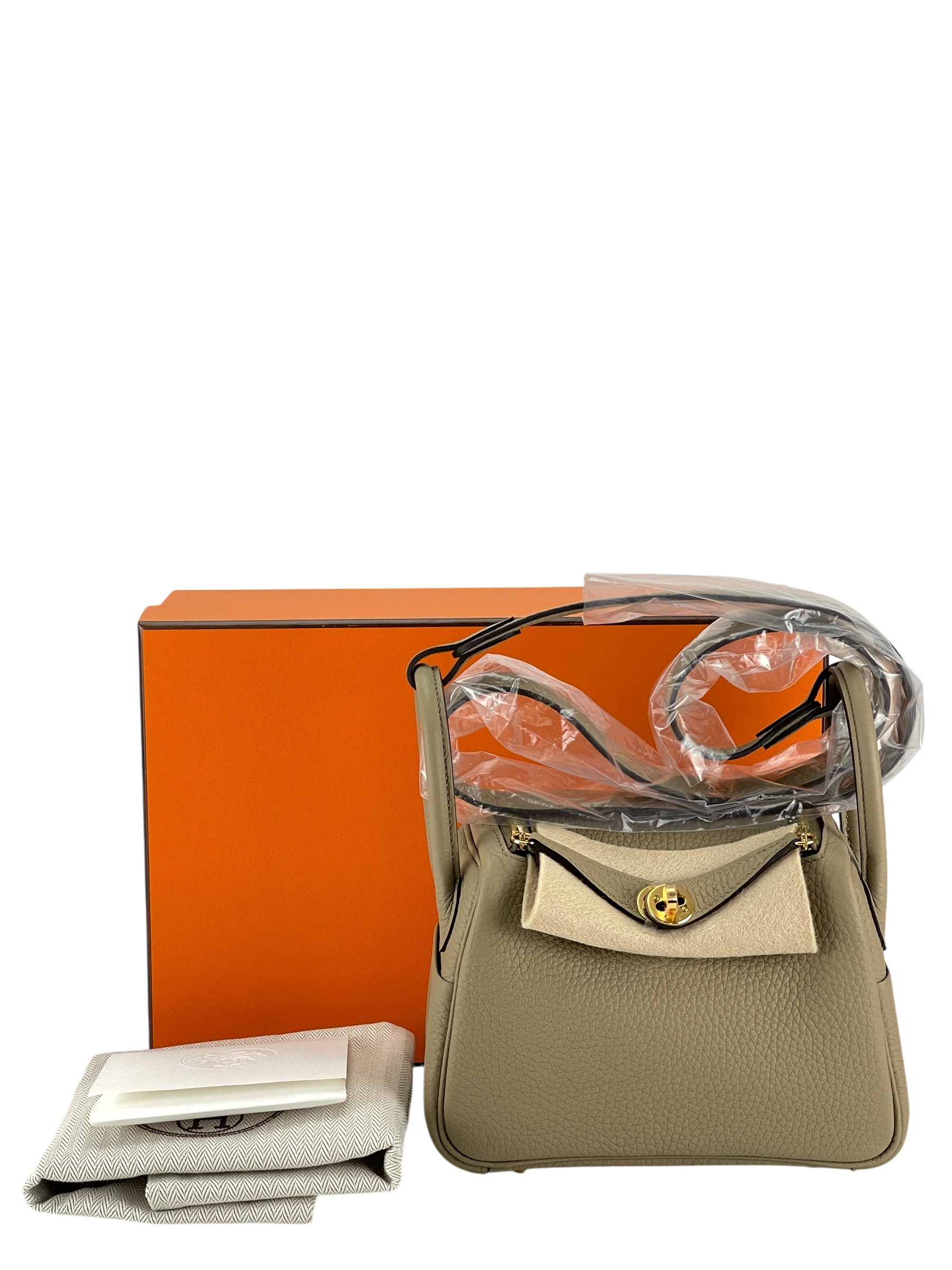 HERMES - Mini Lindy 8Q Beige Marfa Taurillon Clemence Gold Hardware 