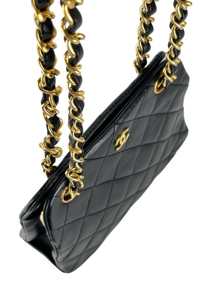 CHANEL - Matelasse Lambskin Clasp Closure Purse Chain Shoulder bag