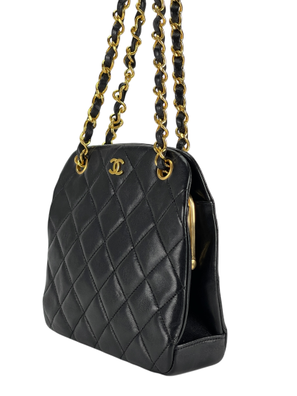 CHANEL - Matelasse Lambskin Clasp Closure Purse Chain Shoulder bag