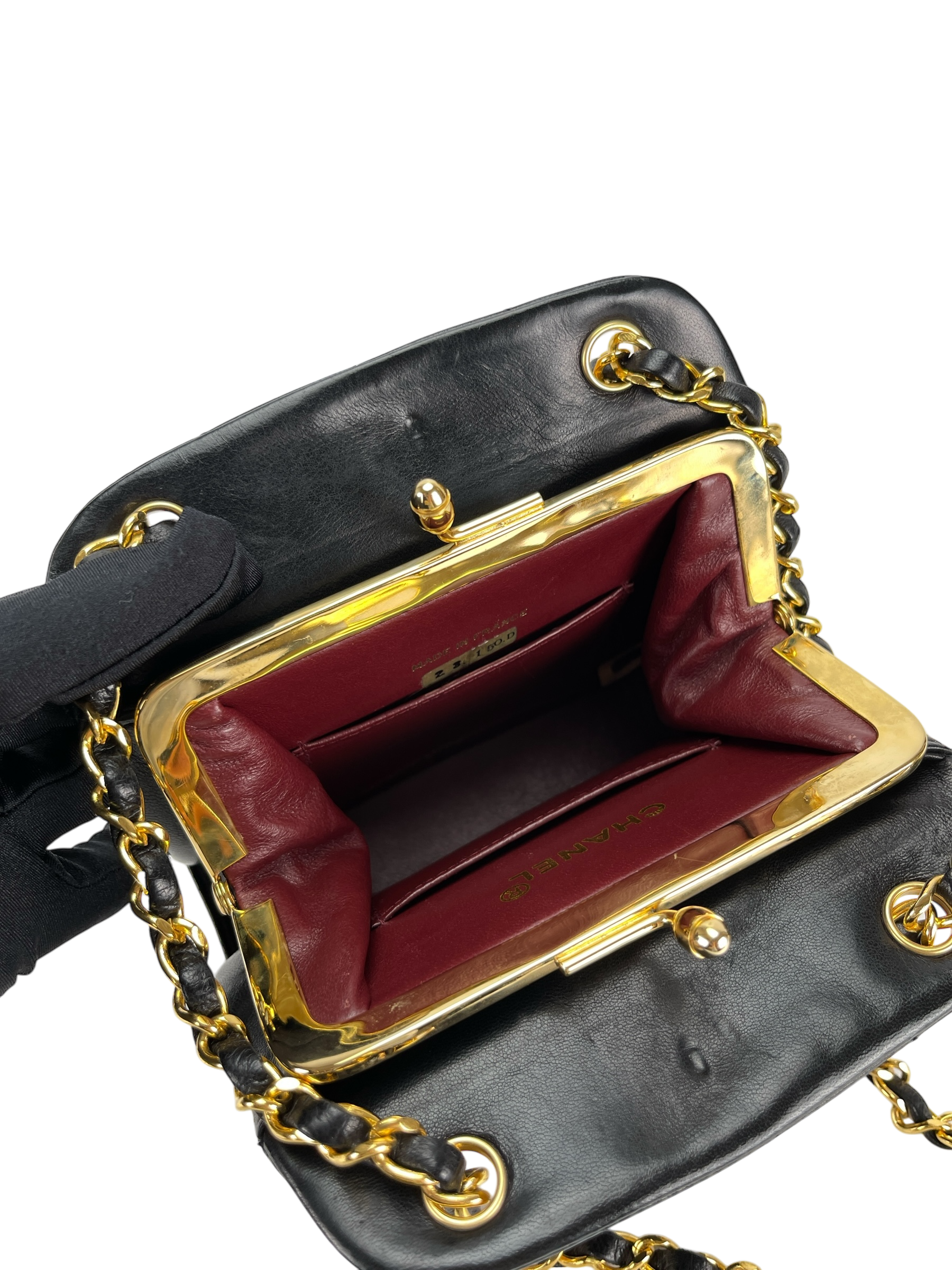 CHANEL - Matelasse Lambskin Clasp Closure Purse Chain Shoulder bag
