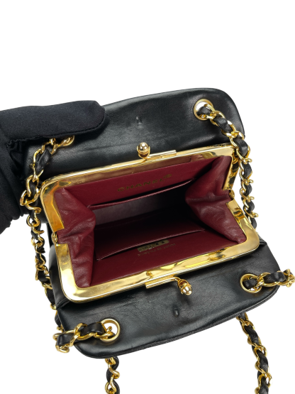 CHANEL - Matelasse Lambskin Clasp Closure Purse Chain Shoulder bag