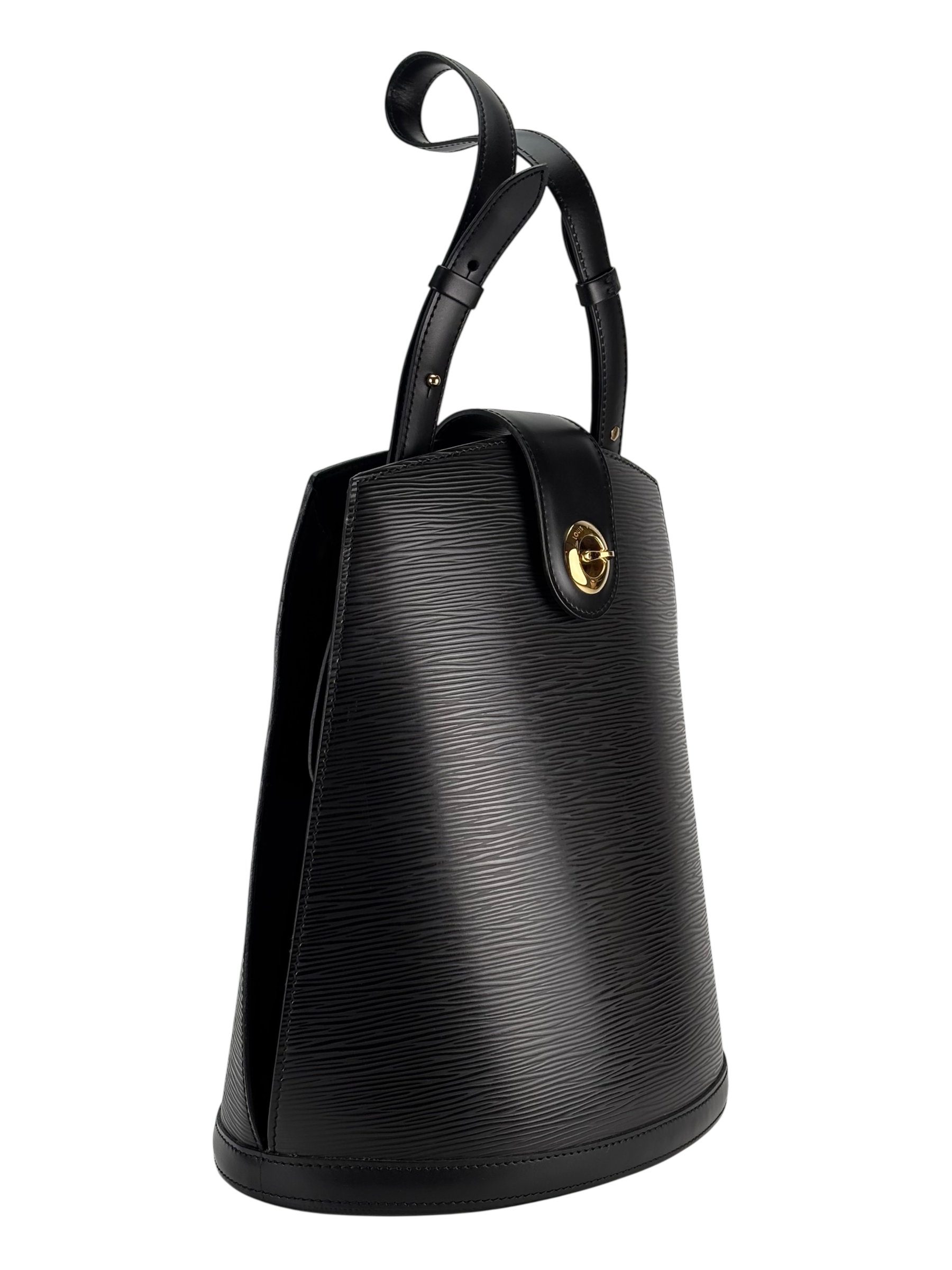 LOUIS VUITTON - Black Epi Leather Vintage Cluny Bag