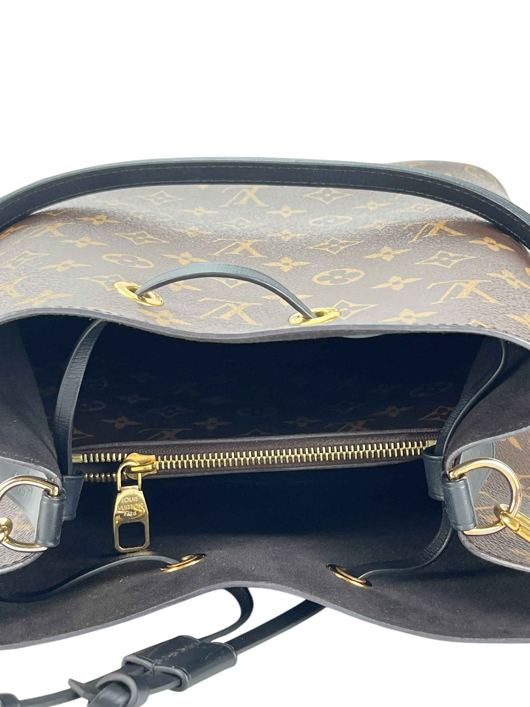 LOUIS VUITTON - Black Neo Bucket MM Shoulder Bag