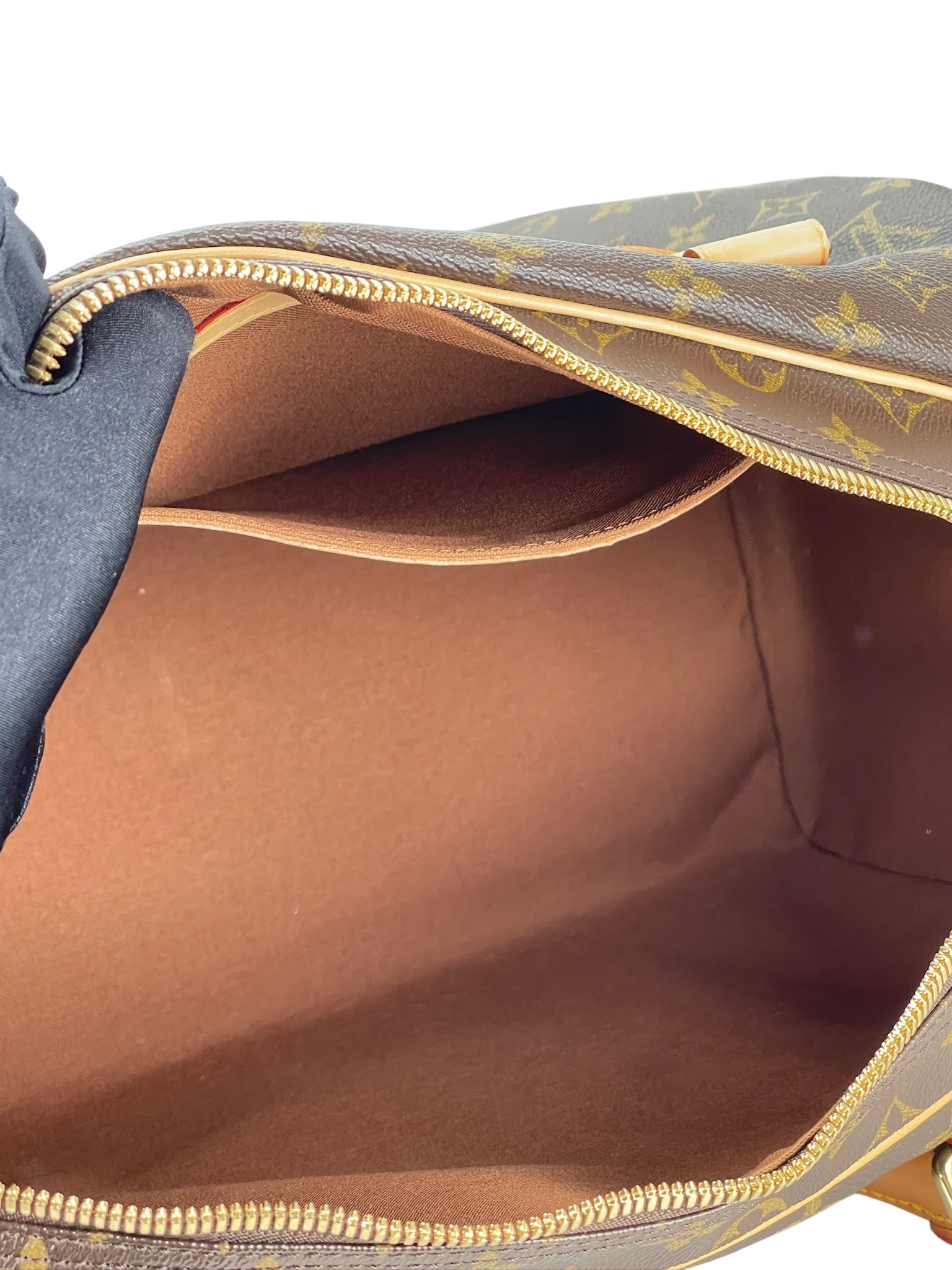 LOUIS VUITTON - Monogram Carryall Travel Handbag