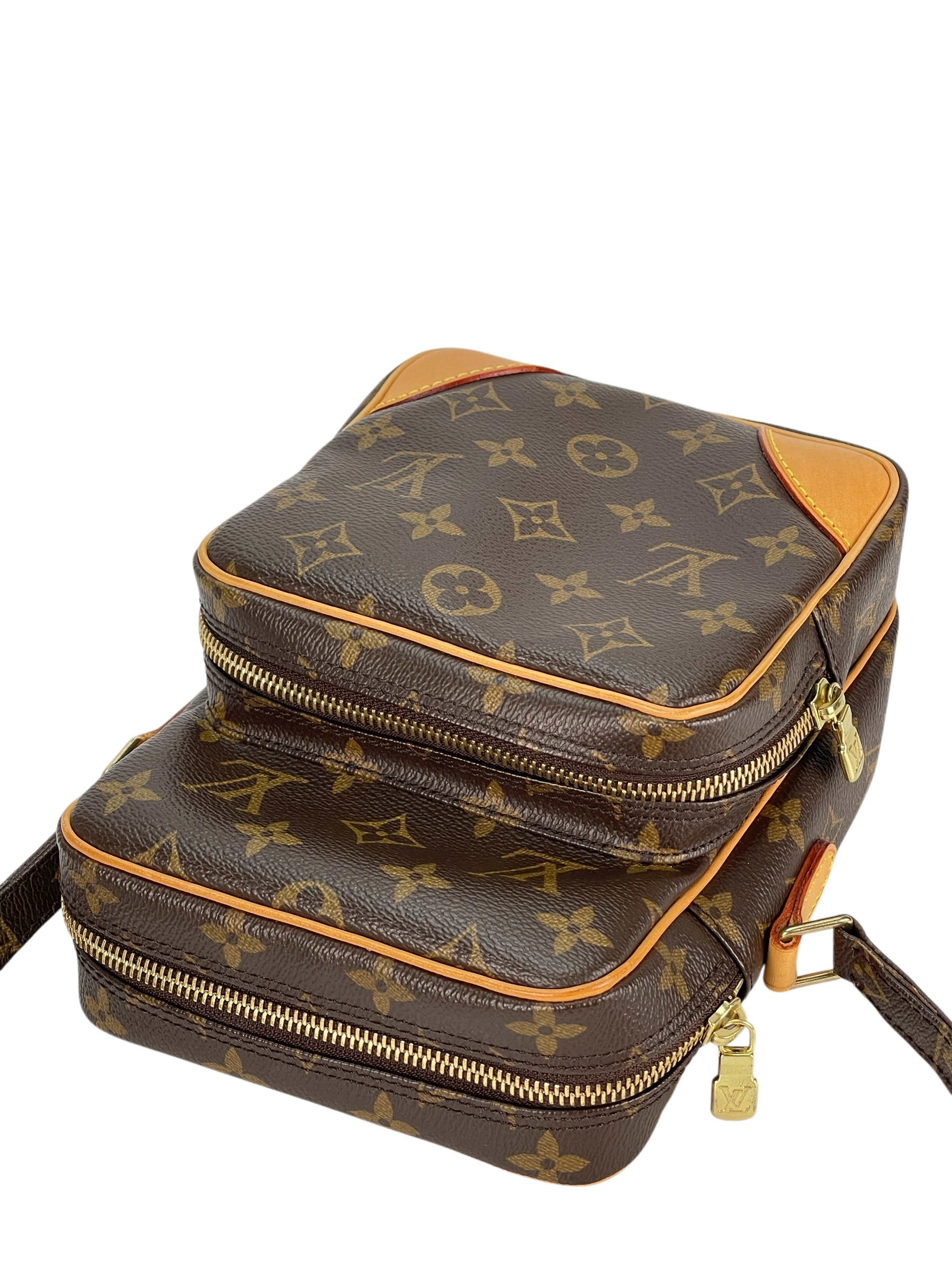 LOUIS VUITTON - Monogram Amazon Camera Crossbody Bag