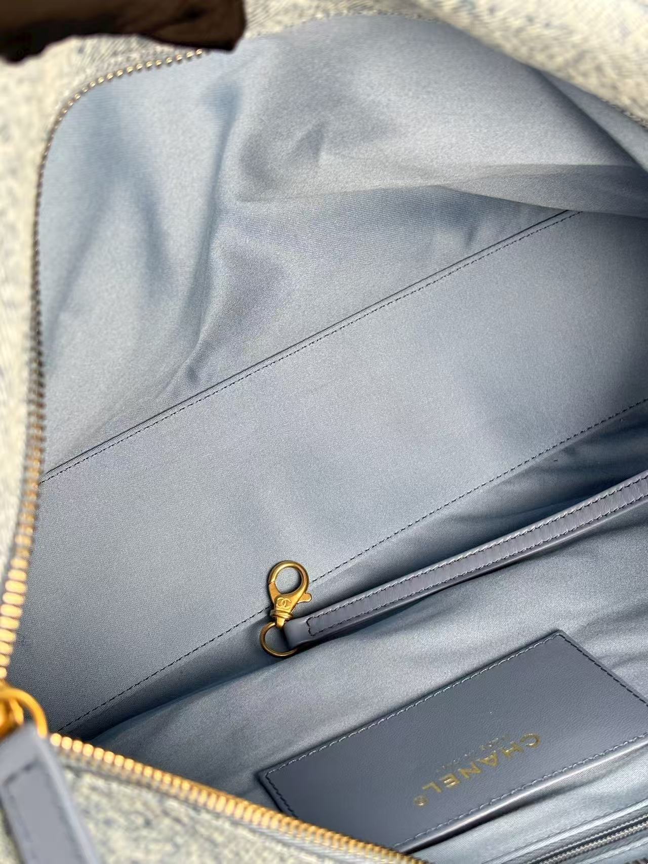 CHANEL - Maxi Flapbag Washed Denim Light Blue(25K)