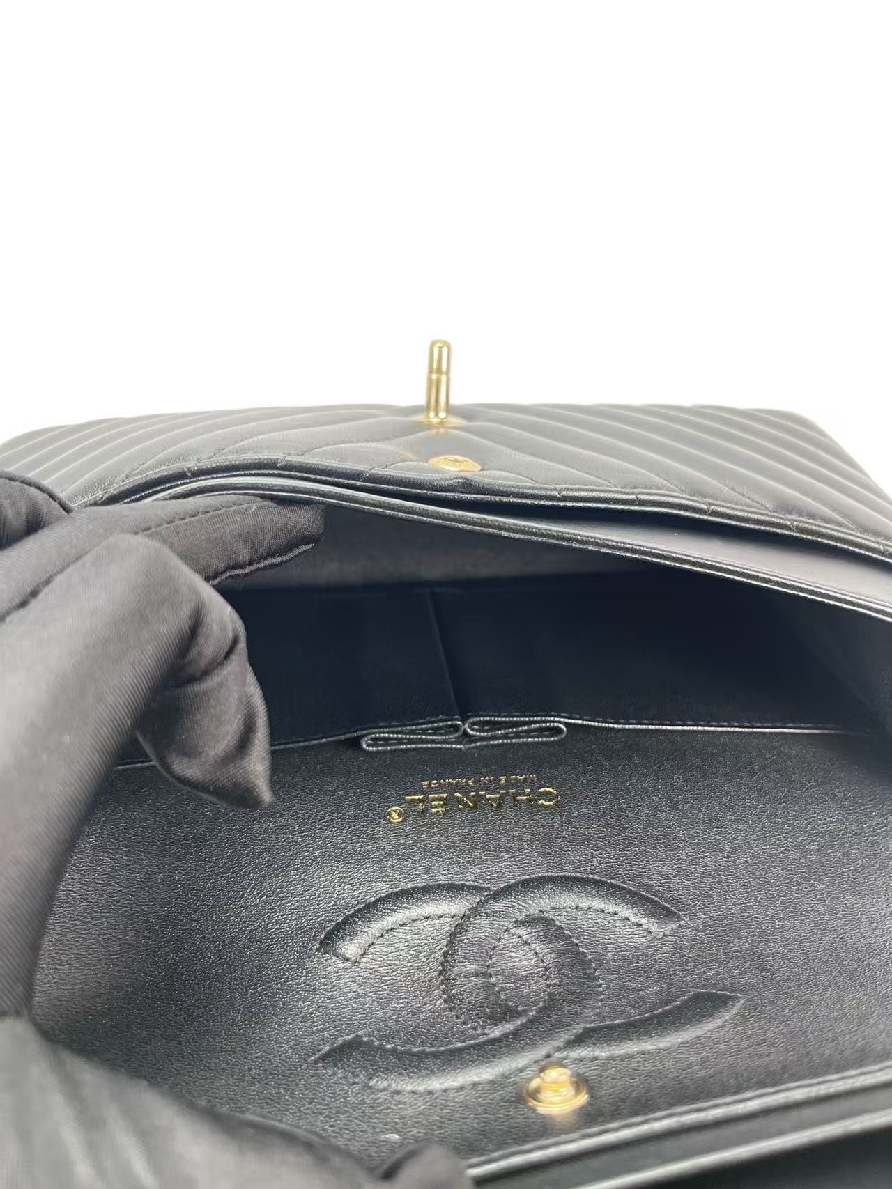 CHANEL - Black Lambskin Medium V-stitch Double Flap Bag Gold Hardware (CF25) 