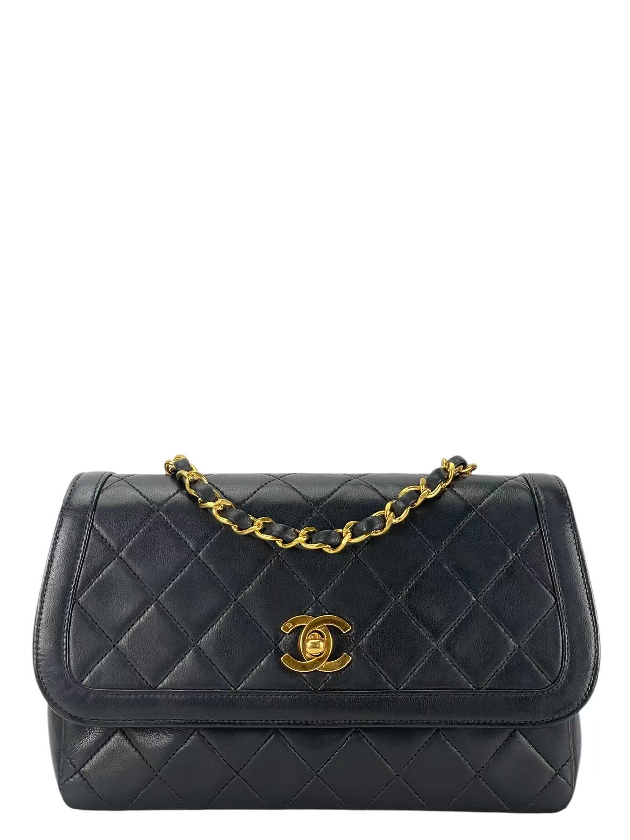 CHANEL - Black Lambskin Single Chain Shoulder Bag with wallet
