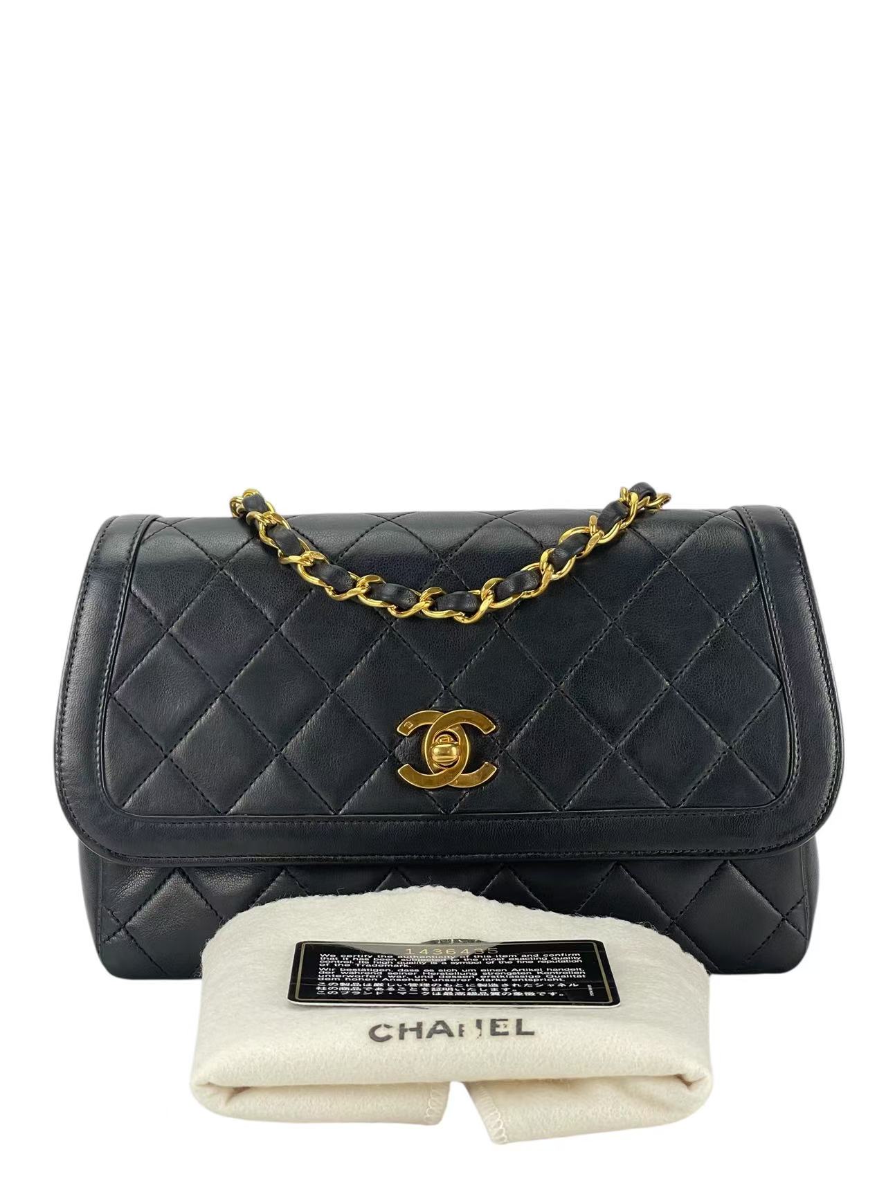 CHANEL - Black Lambskin Single Chain Shoulder Bag with wallet