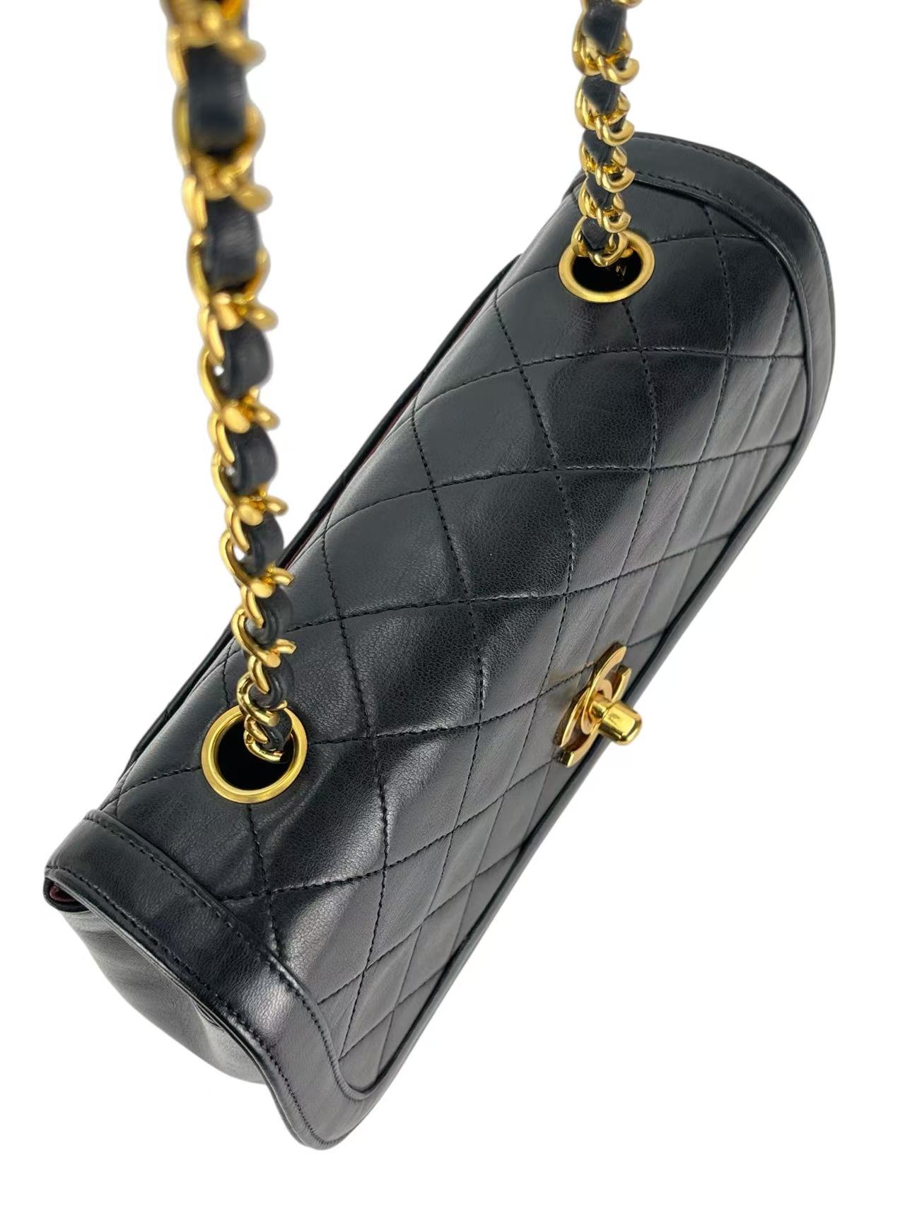 CHANEL - Black Lambskin Single Chain Shoulder Bag with wallet