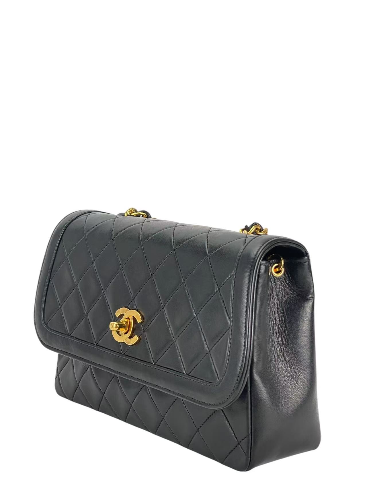 CHANEL - Black Lambskin Single Chain Shoulder Bag with wallet