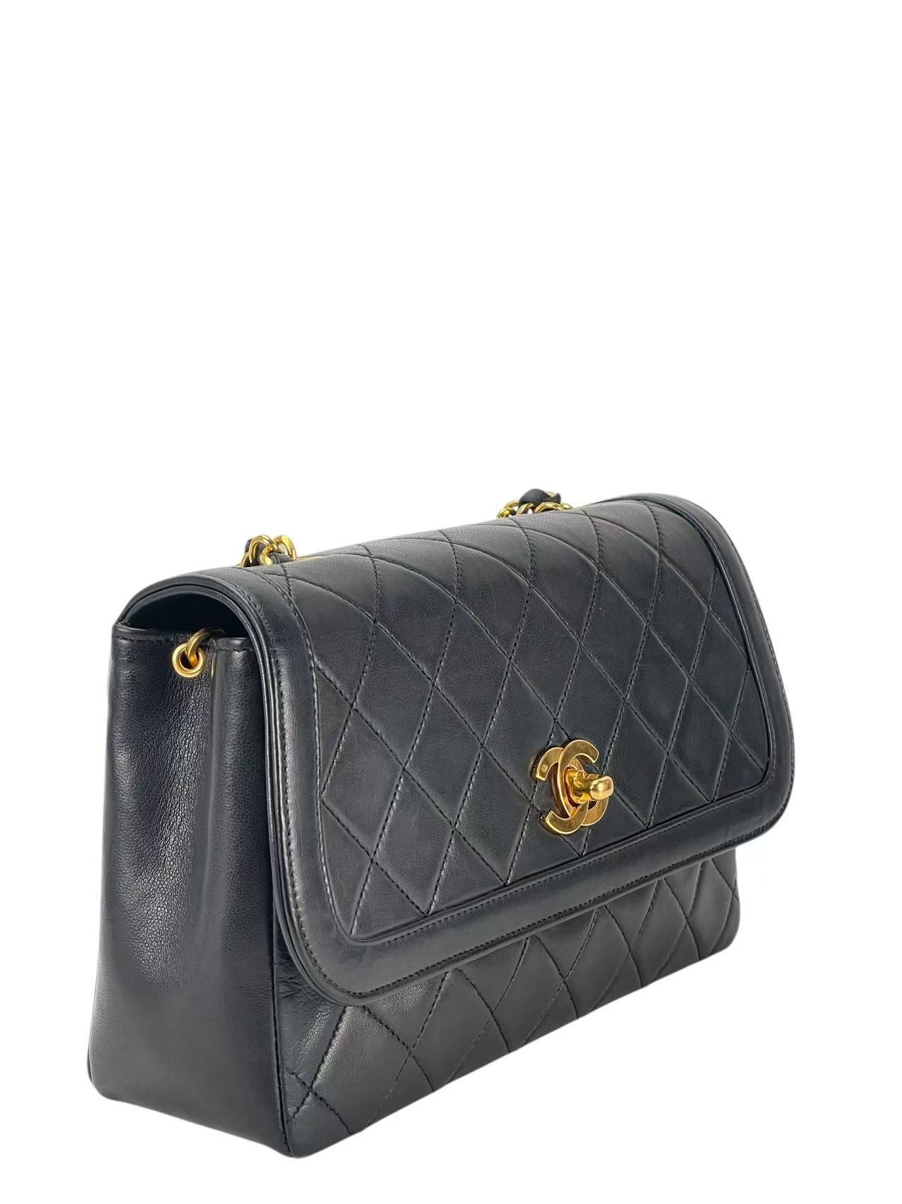 CHANEL - Black Lambskin Single Chain Shoulder Bag with wallet