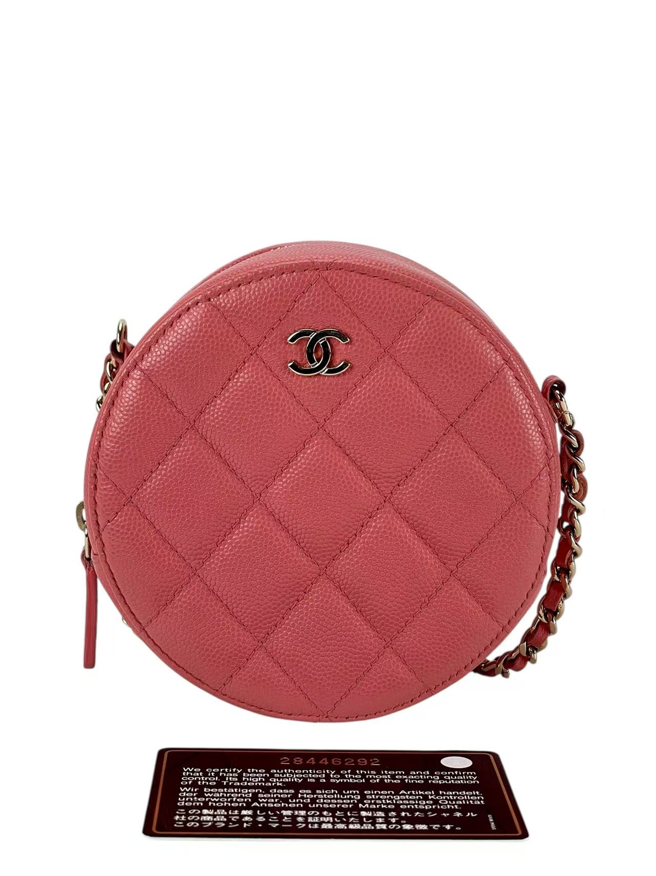 CHANELシャネル　エナメル　ラウンドトウ　CCマークチァーム CHANEL - Pink Caviar Round Clutch With Chain – Camellia