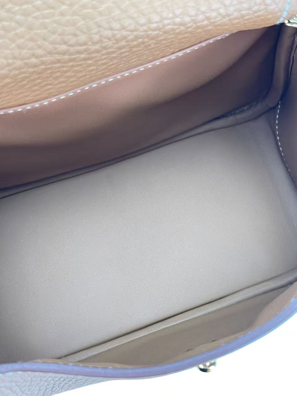 HERMES - Mini Lindy Gold Clemence Gold Hardware 