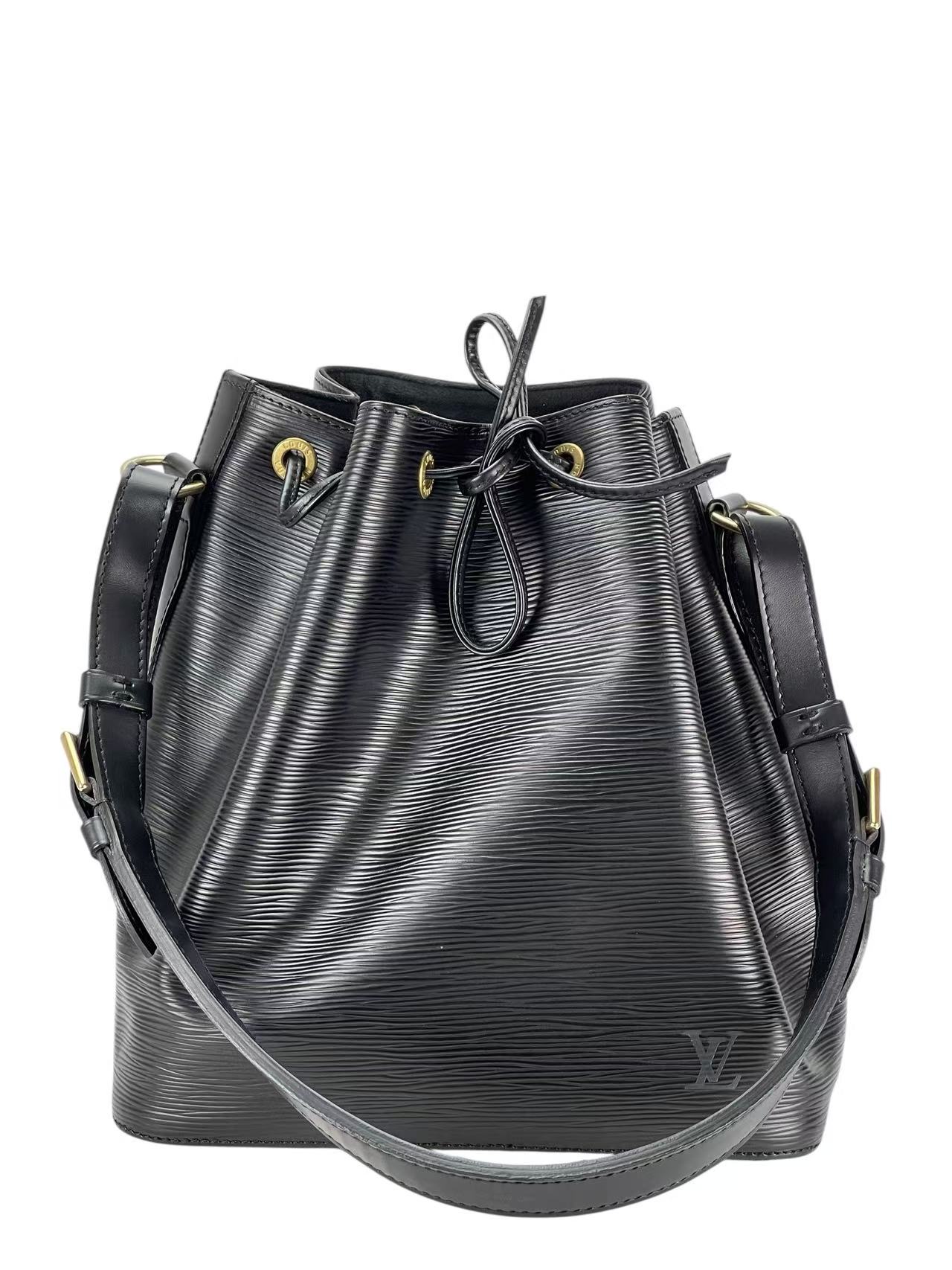LOUIS VUITTON - Black Epi Noe Bucket Bag