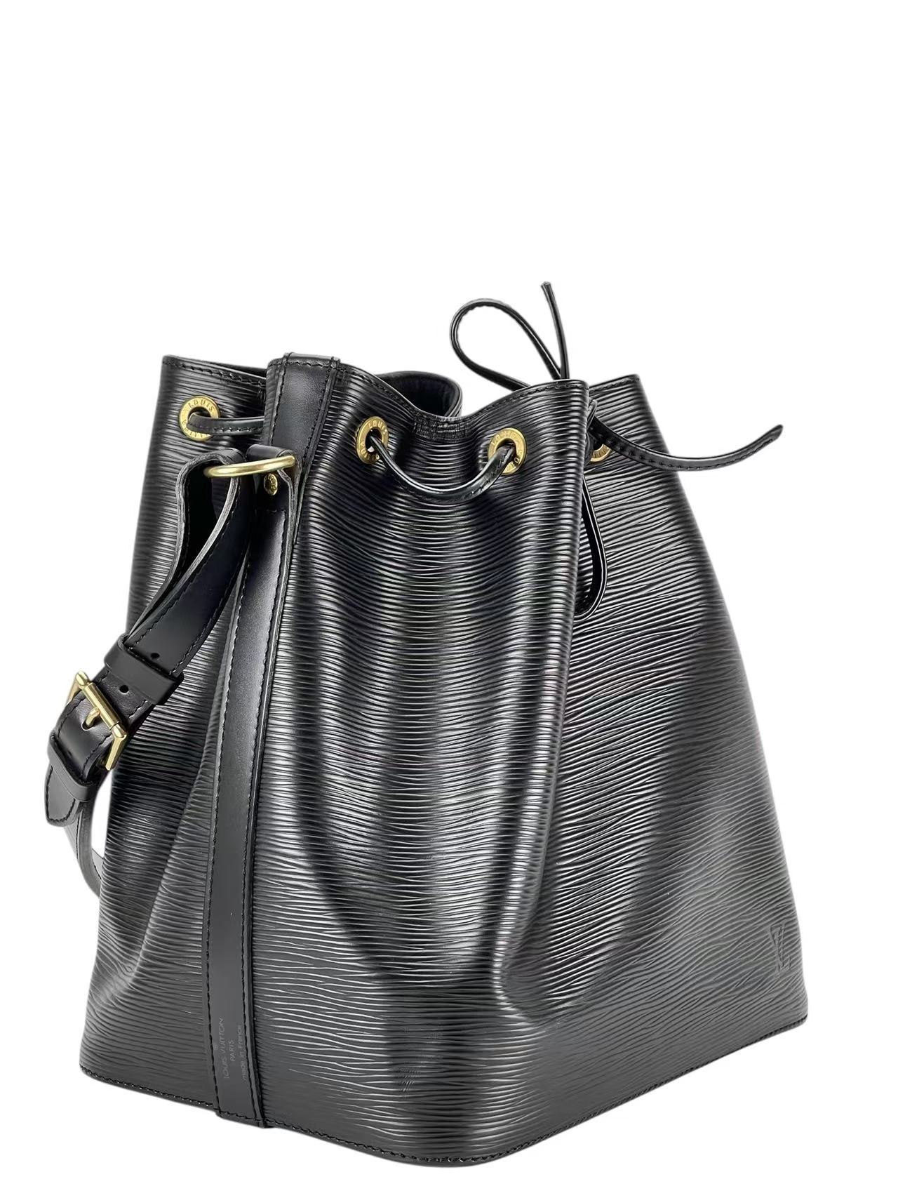 LOUIS VUITTON - Black Epi Noe Bucket Bag