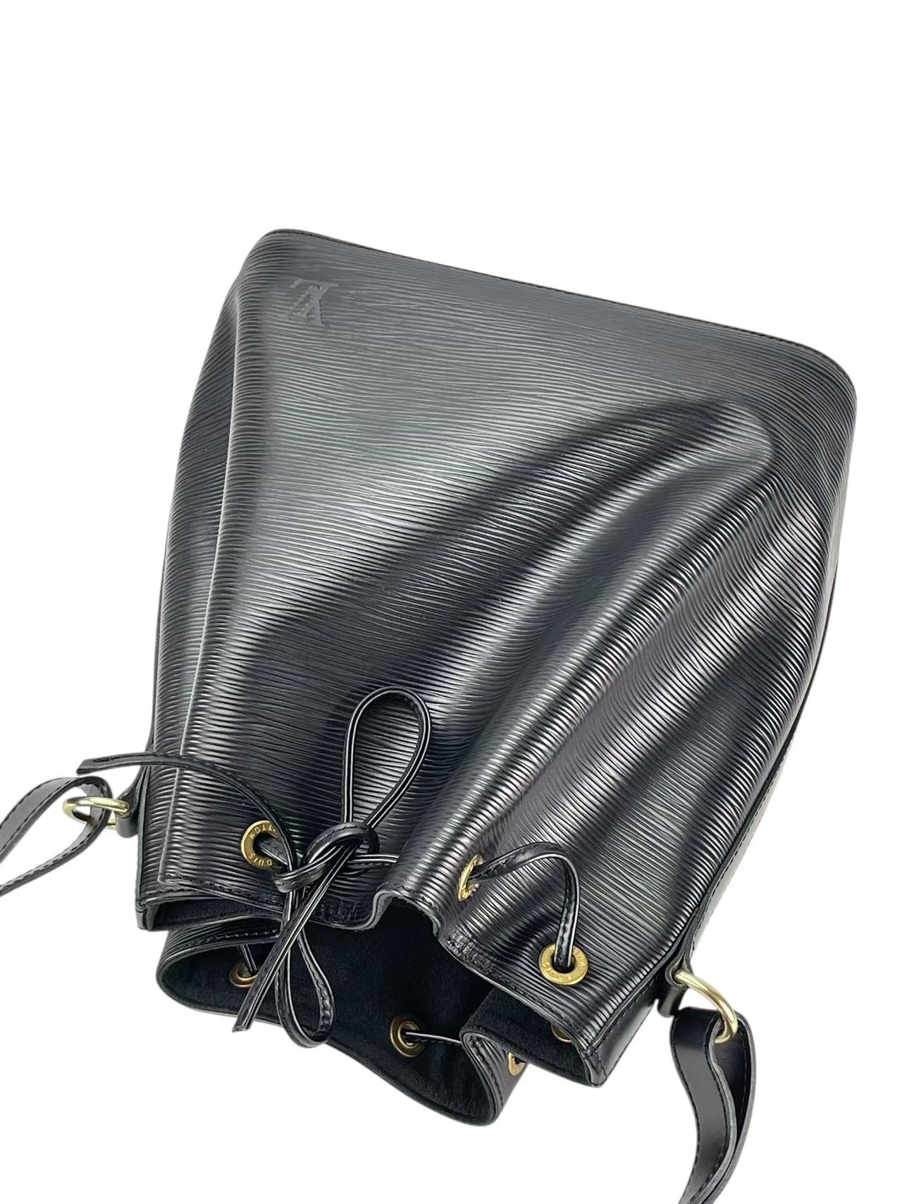 LOUIS VUITTON - Black Epi Noe Bucket Bag